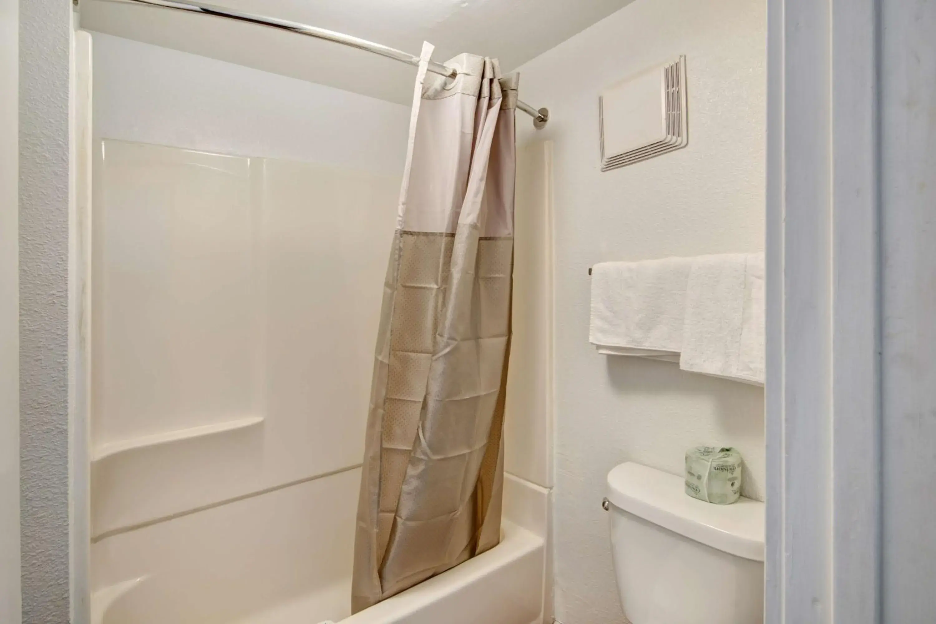 Toilet, Bathroom in Motel 6-Dallas, TX - Forest Lane