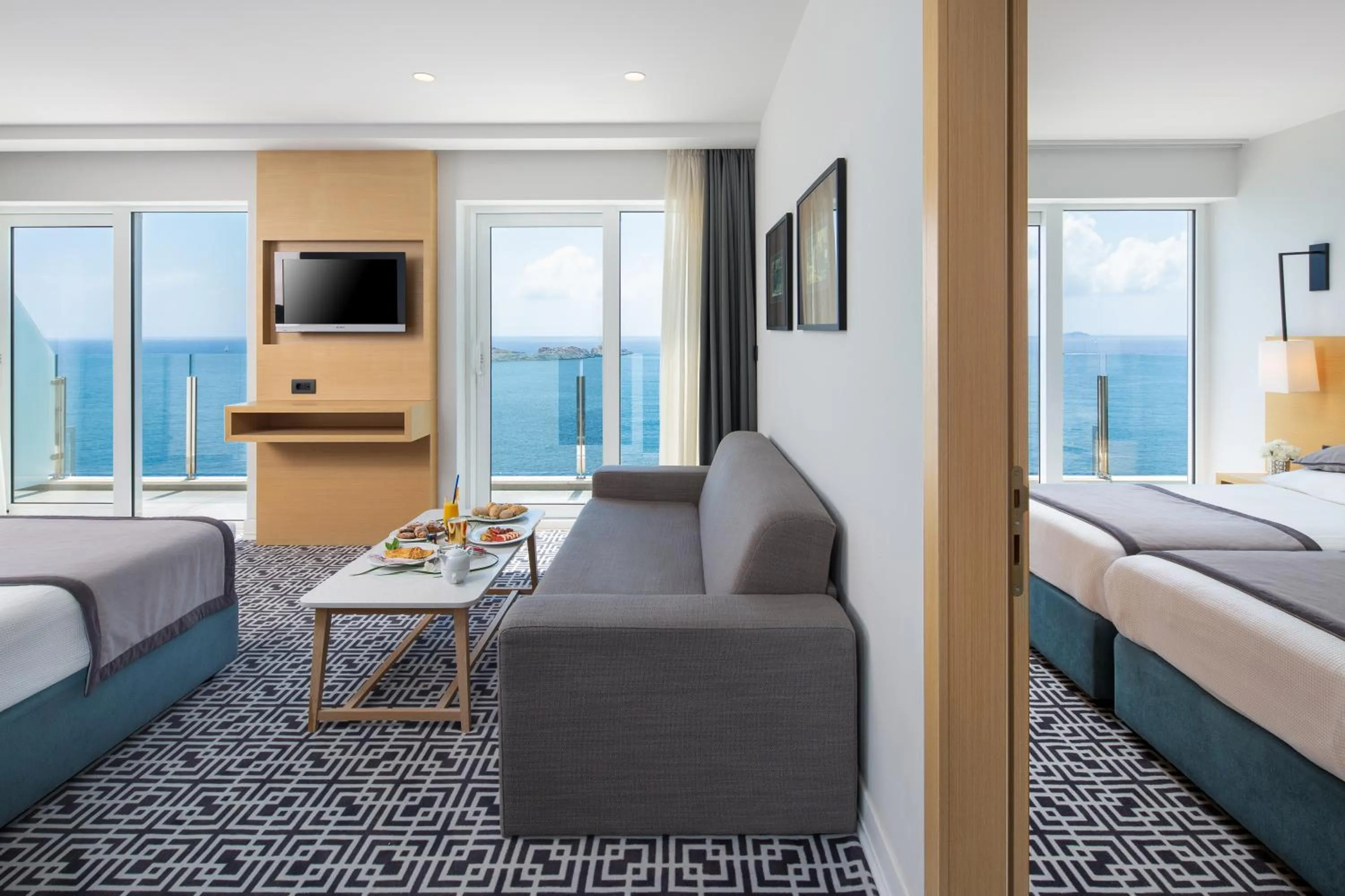 Living room, Bed in Royal Neptun Hotel