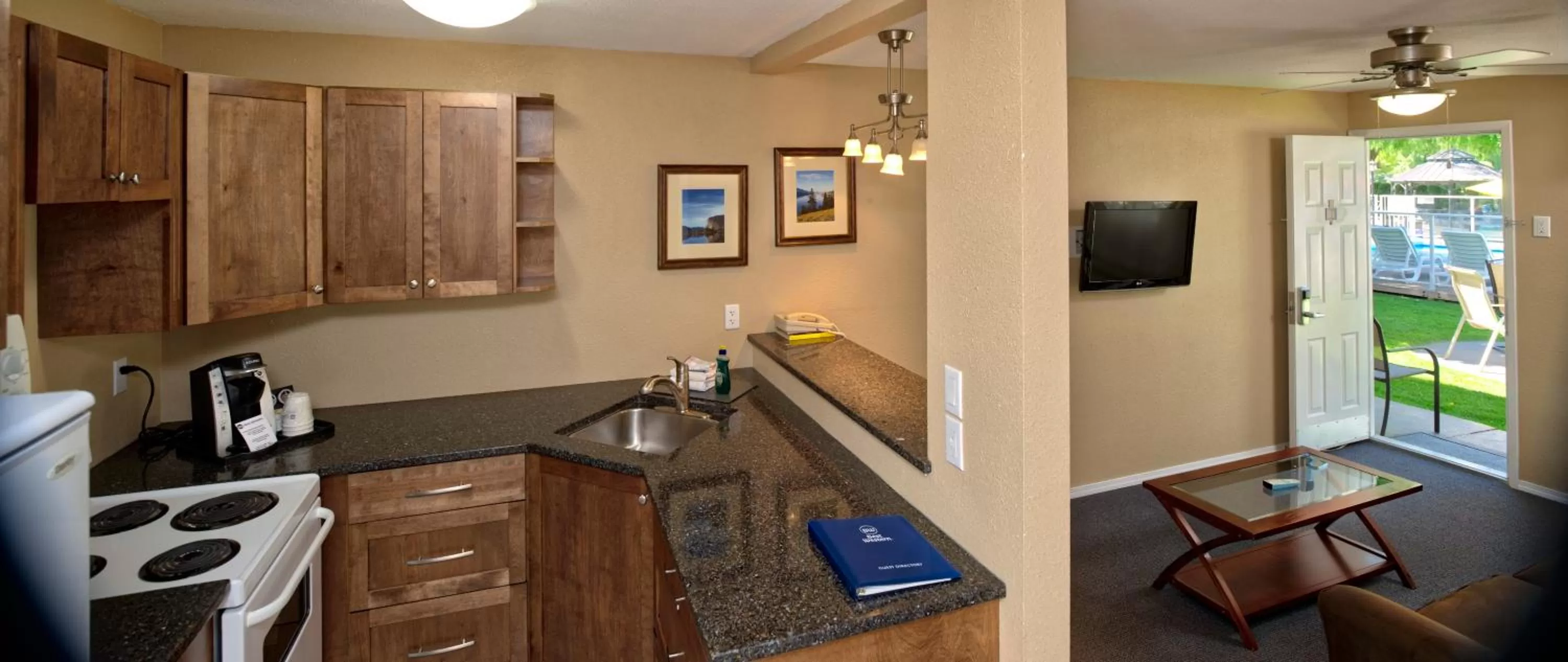 Kitchen or kitchenette in Best Western Inn at Penticton
