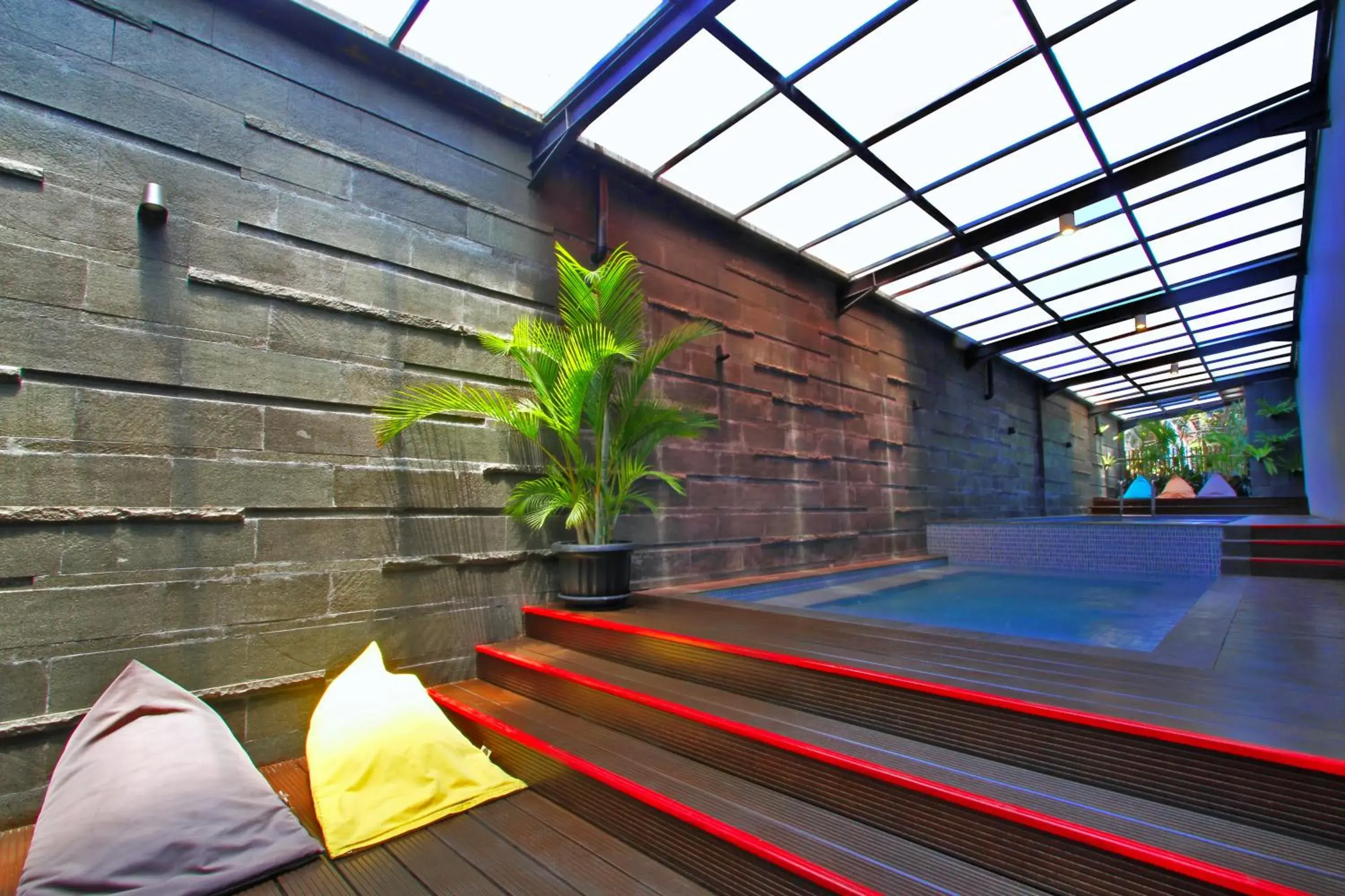 Swimming Pool in Hemangini Hotel Bandung