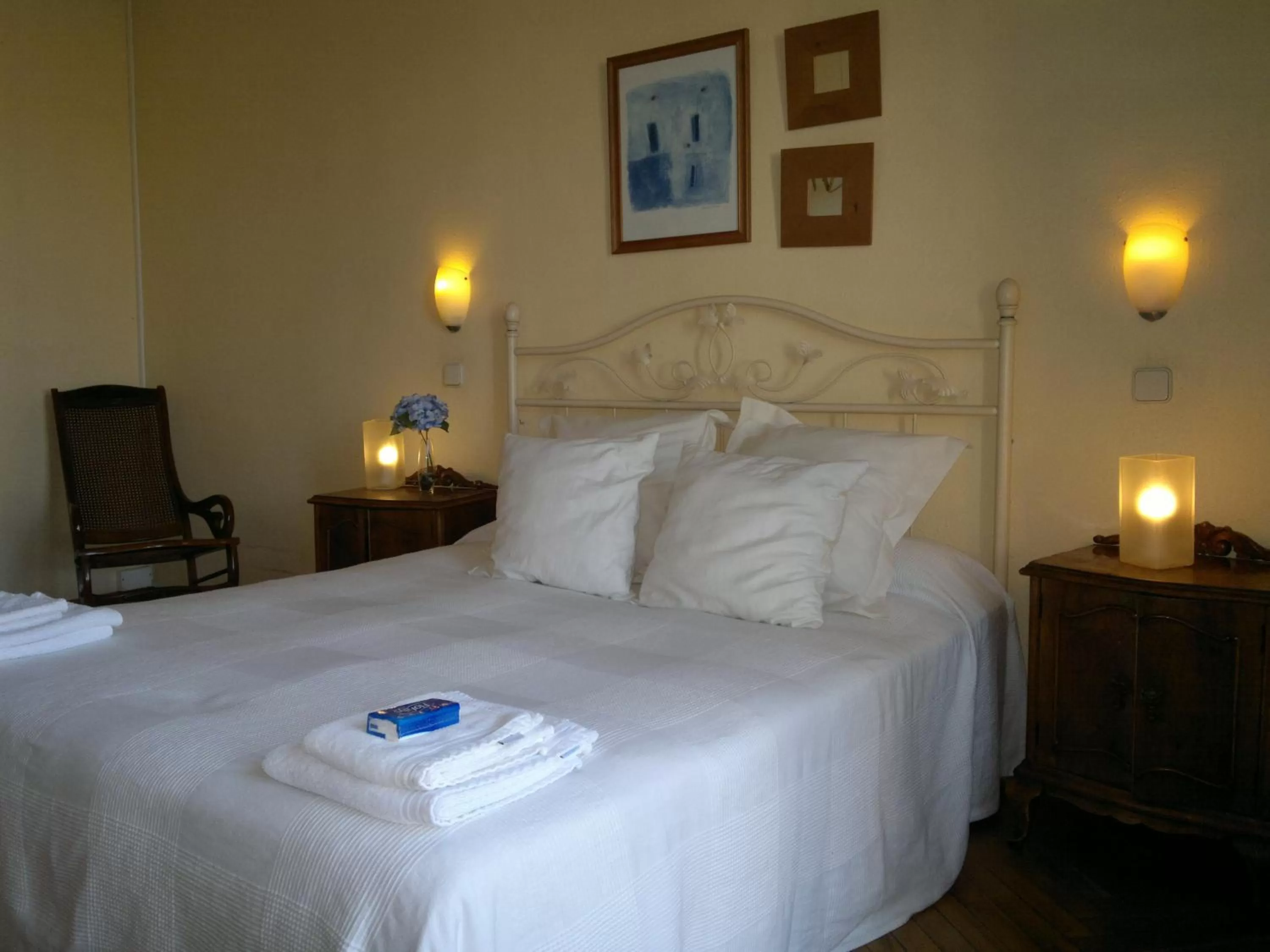 Bed in Ally's Bed&Breakfast,