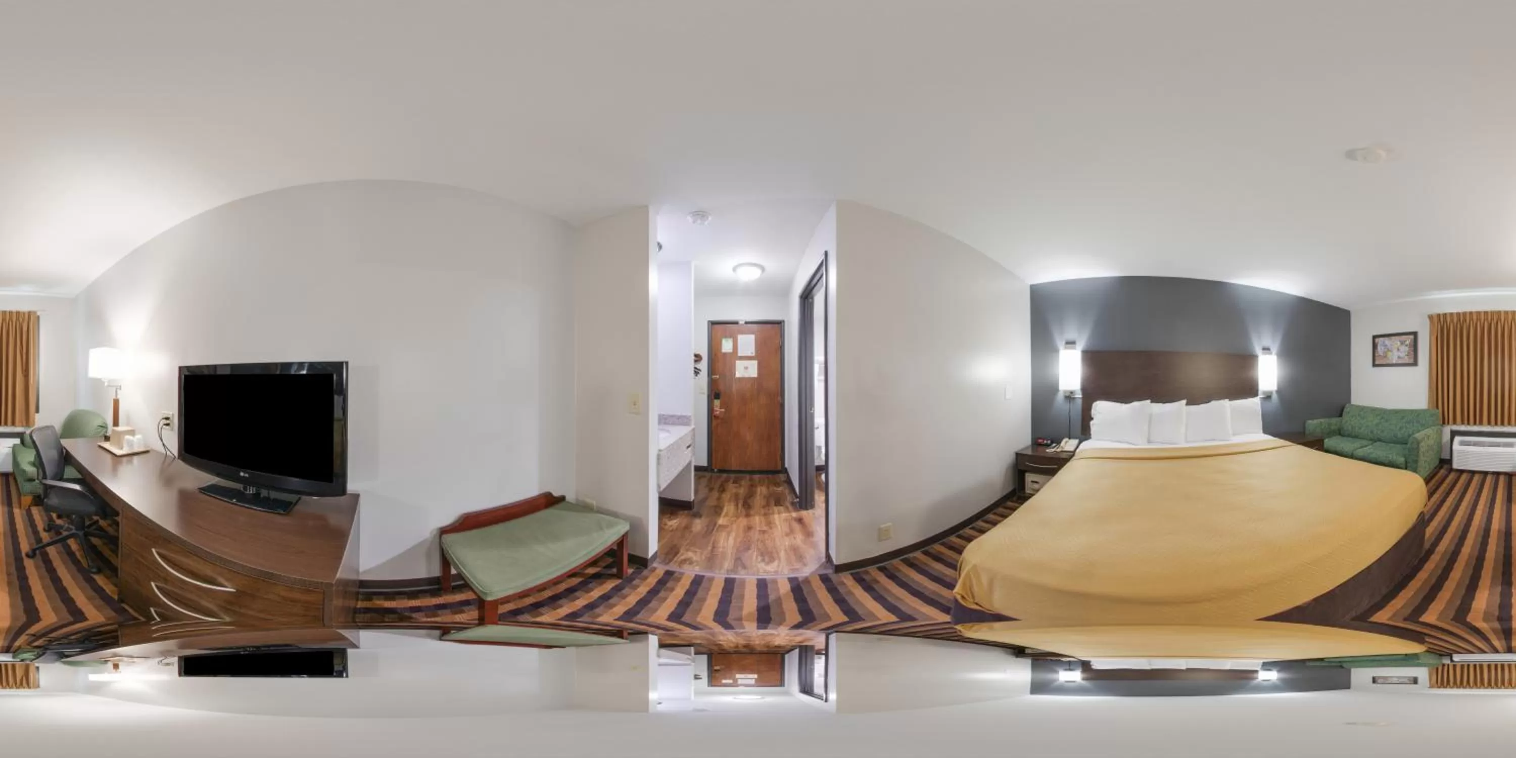 Bedroom in Econo Lodge Milwaukee Airport