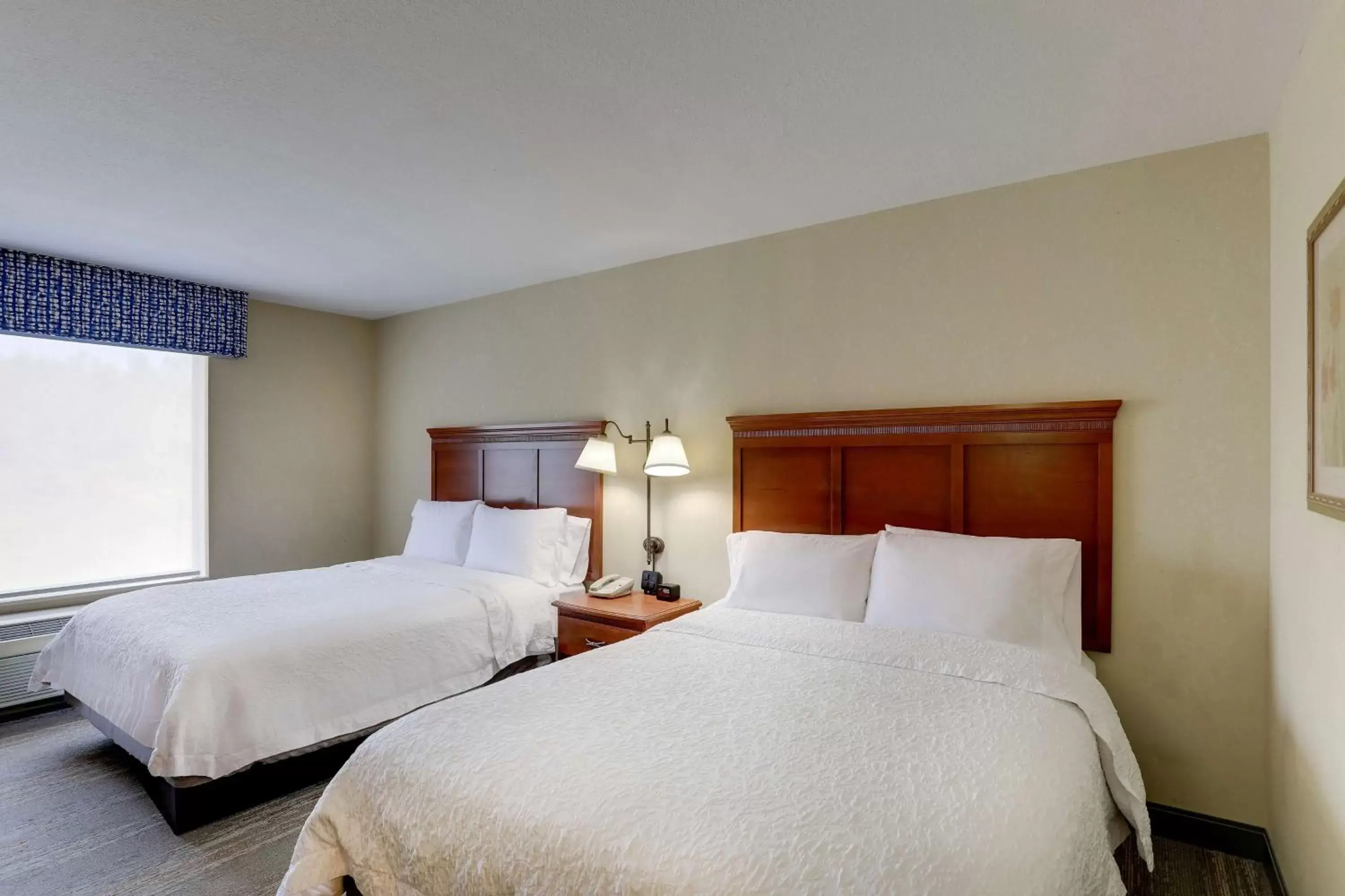 Bed in Hampton Inn & Suites St. Louis - Edwardsville