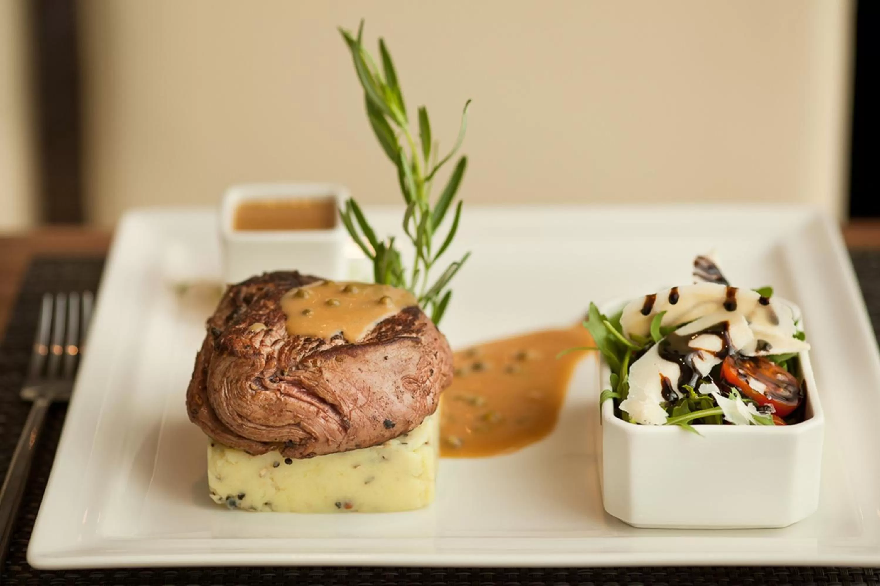 Restaurant/places to eat in Holiday Inn Łódź by IHG