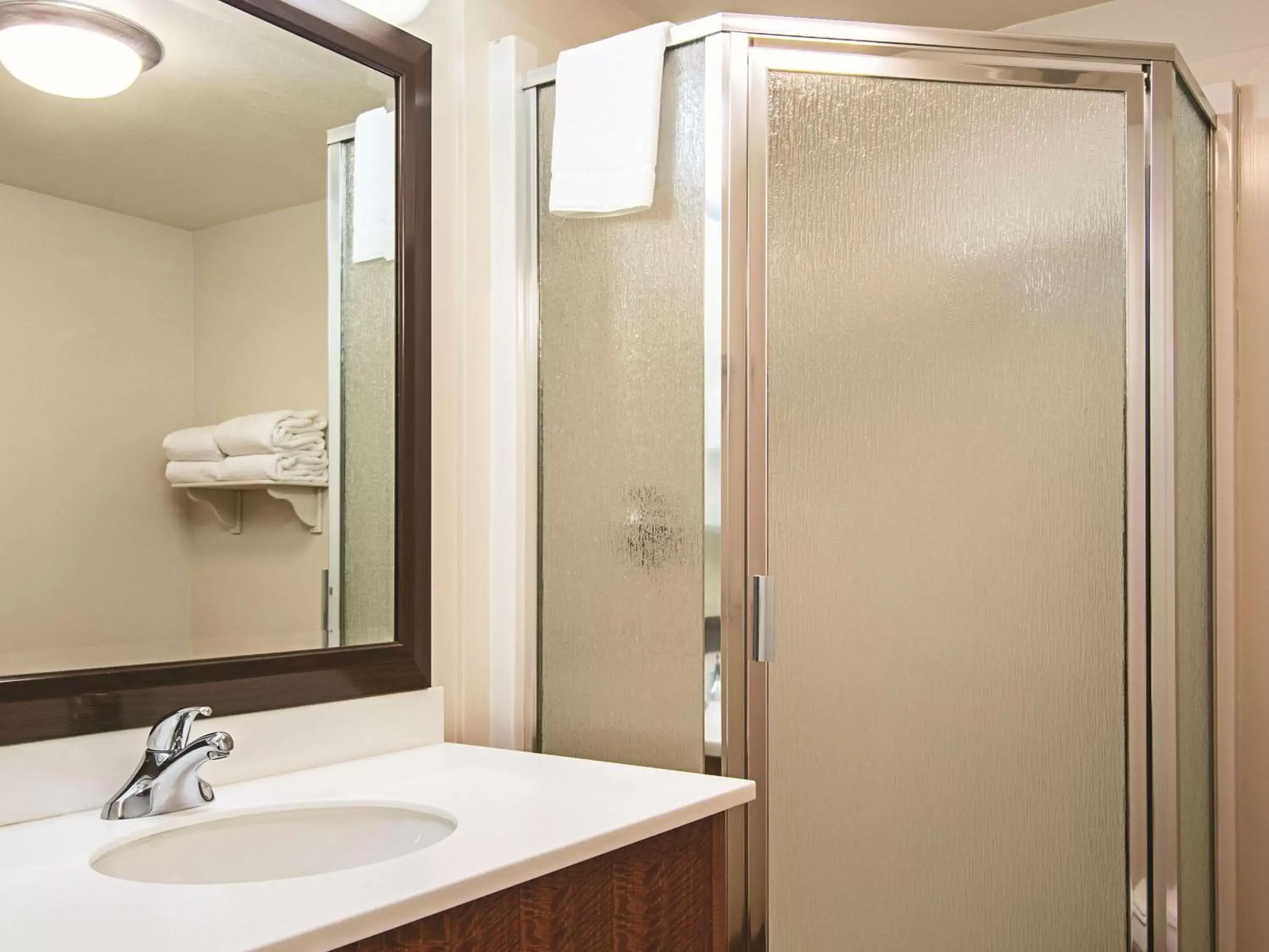 Photo of the whole room, Bathroom in La Quinta Inn by Wyndham Vancouver Airport