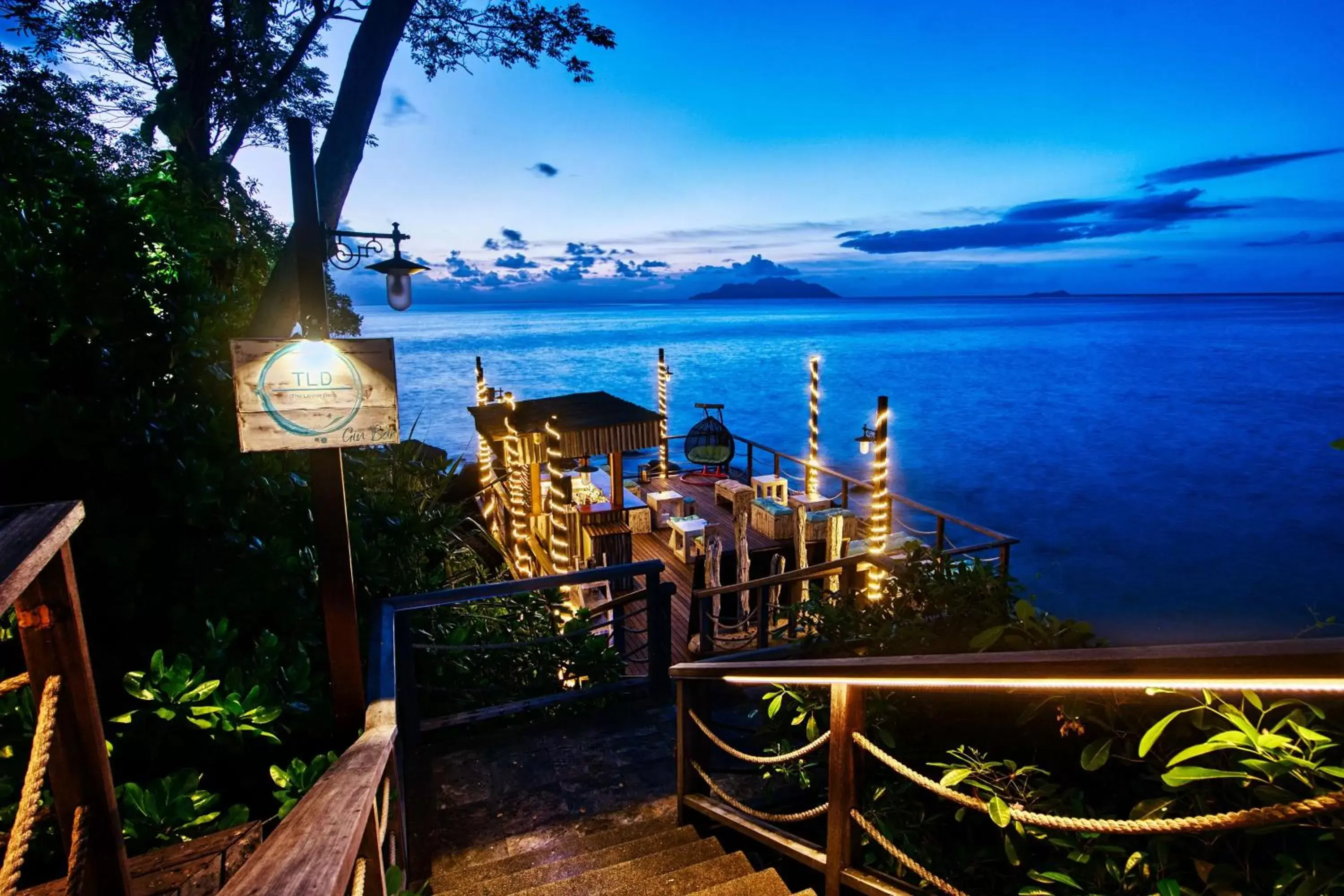 Lounge or bar in Hilton Seychelles Northolme Resort & Spa