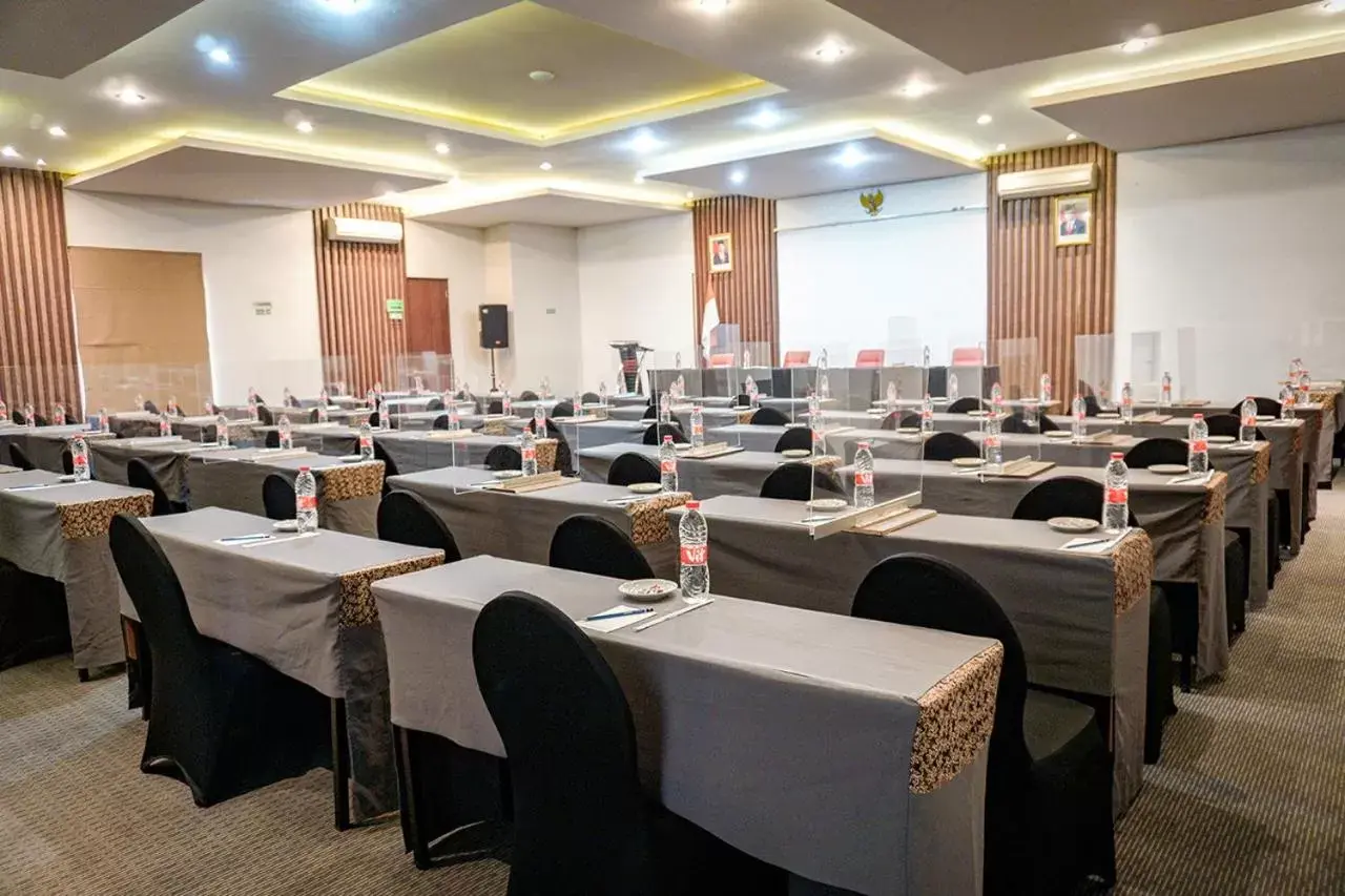 Meeting/conference room in Andelir Hotel Simpang Lima Semarang