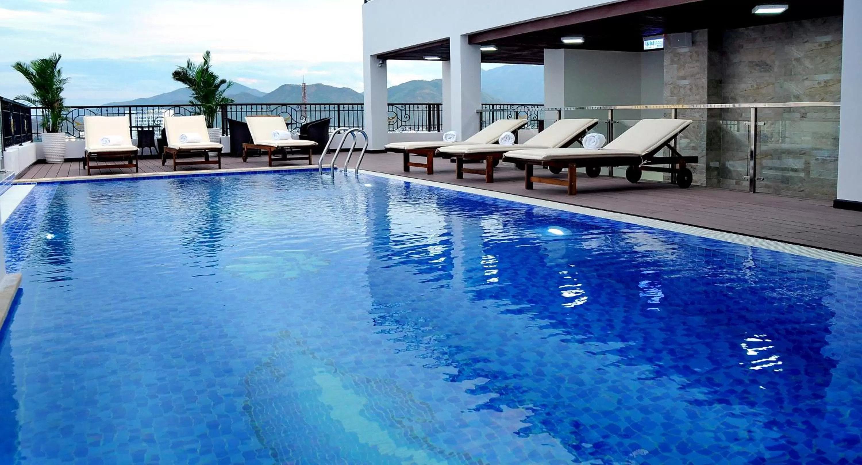 Swimming pool in Apus Hotel