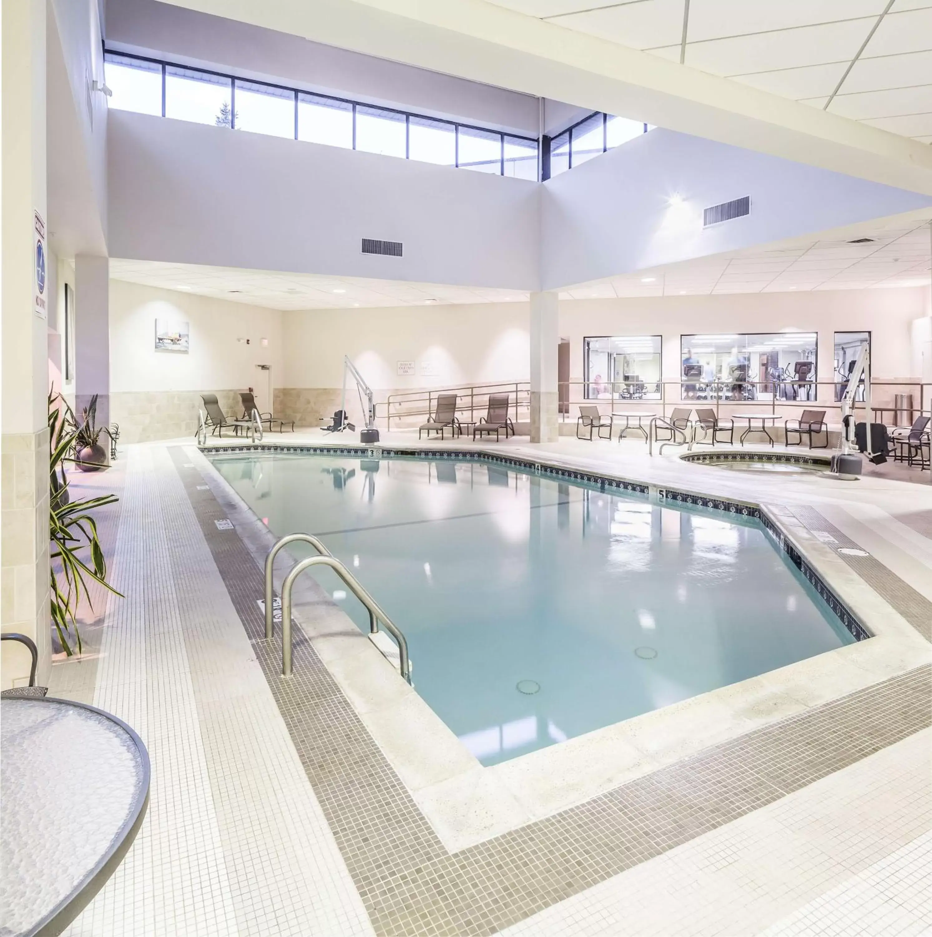 Swimming Pool in DoubleTree by Hilton Boston-Andover