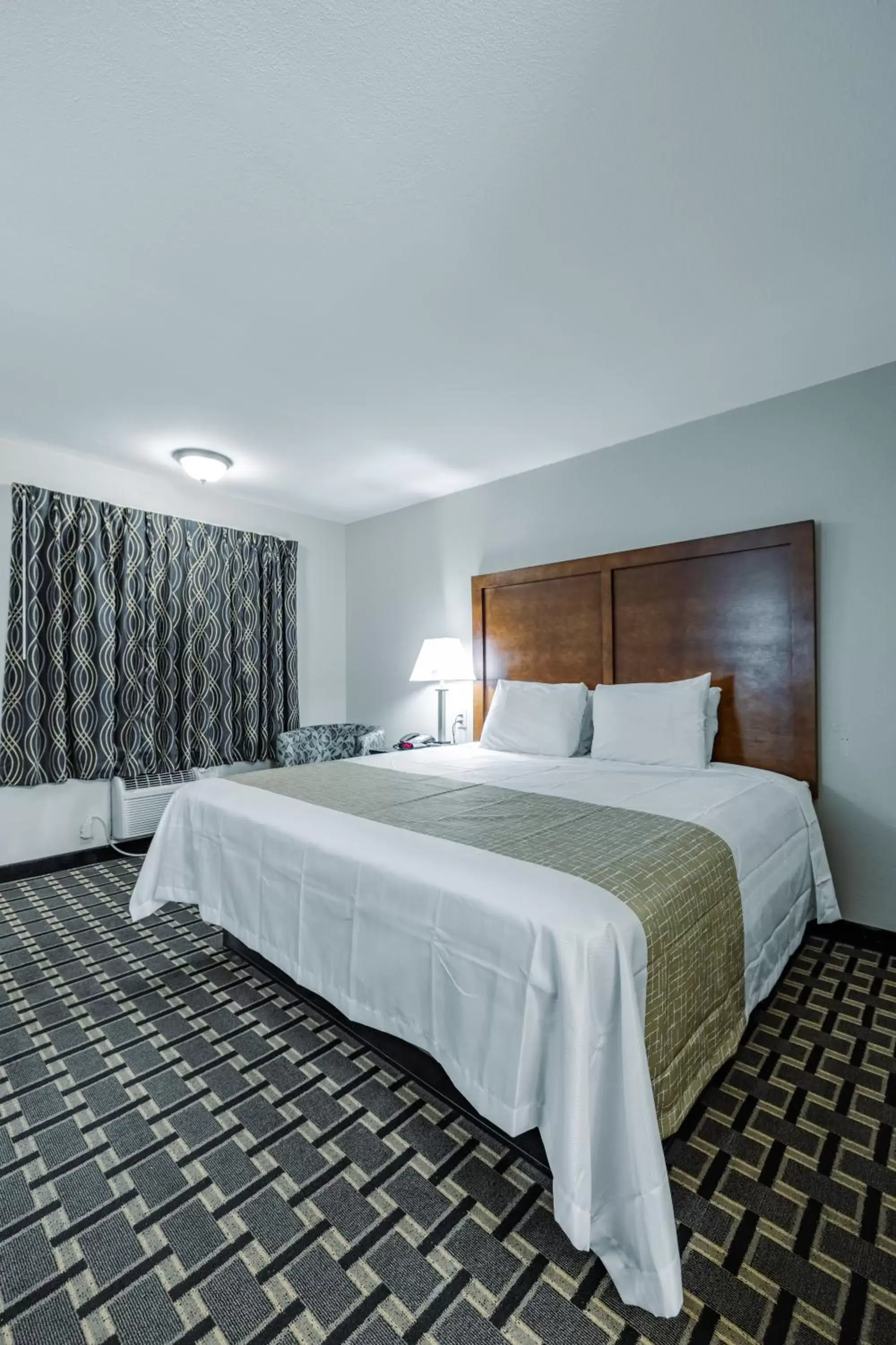 King Room - Smoking in Travelodge by Wyndham Jackson I-40 Exit 82 King Room - Smoking in Travelodge by Wyndham Jackson I-40 Exit 82