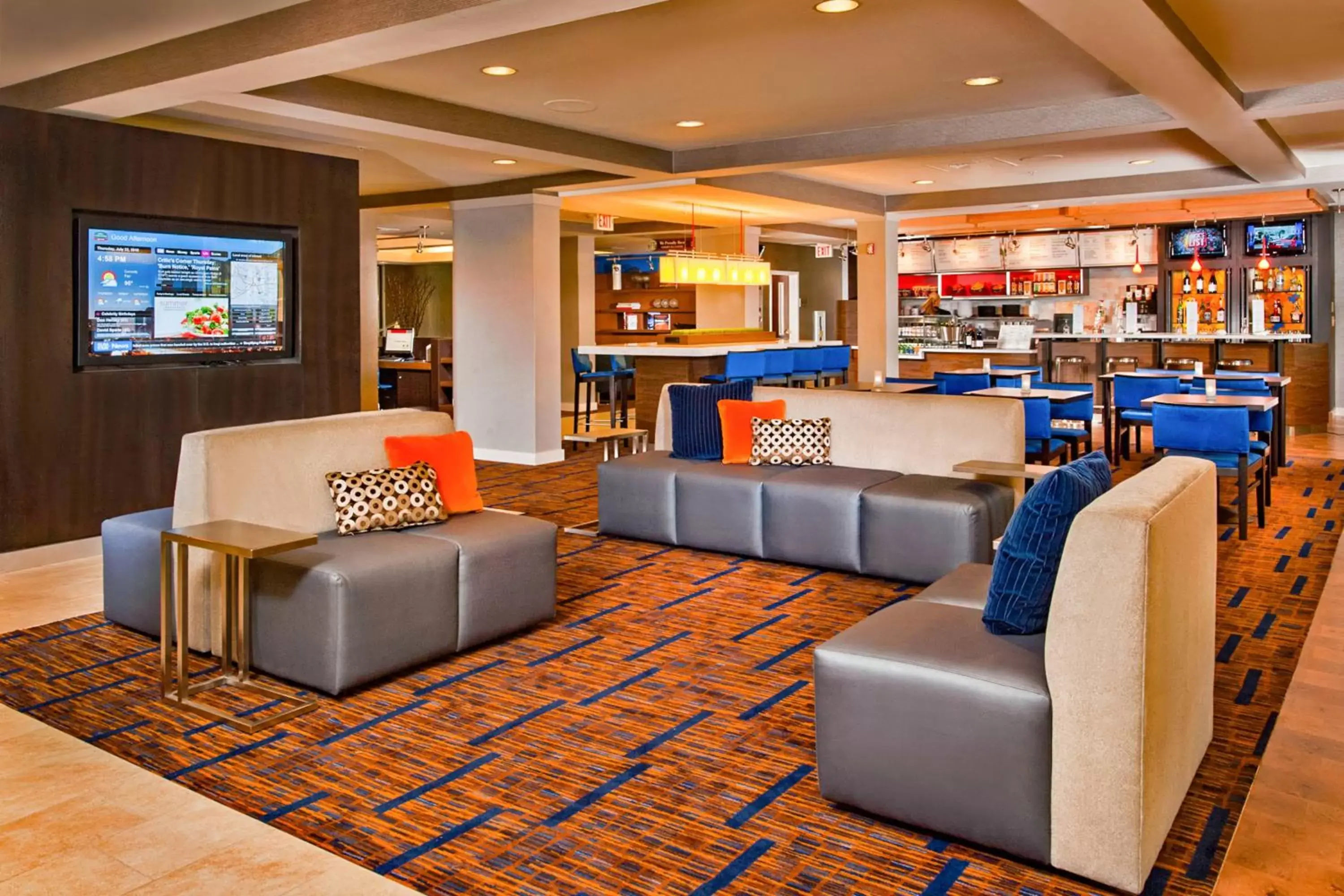 Lobby or reception, Lounge/Bar in Courtyard by Marriott Frederick