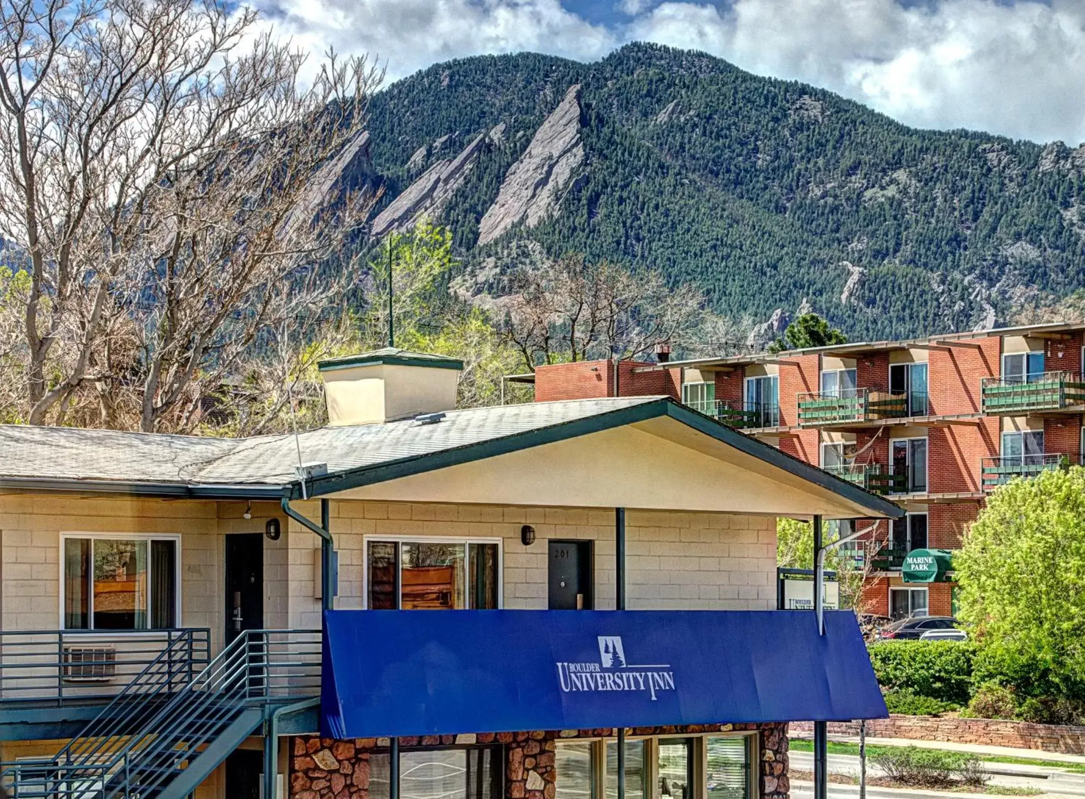 Mountain view, Property Building in Boulder University Inn