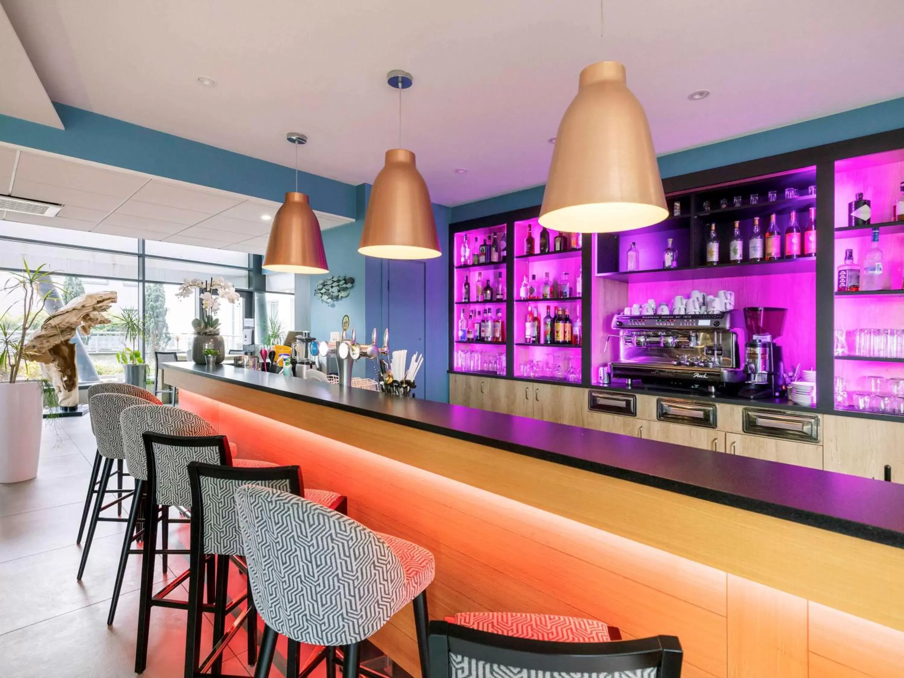 Lounge or bar, Restaurant/Places to Eat in Mercure Bale Mulhouse Aeroport
