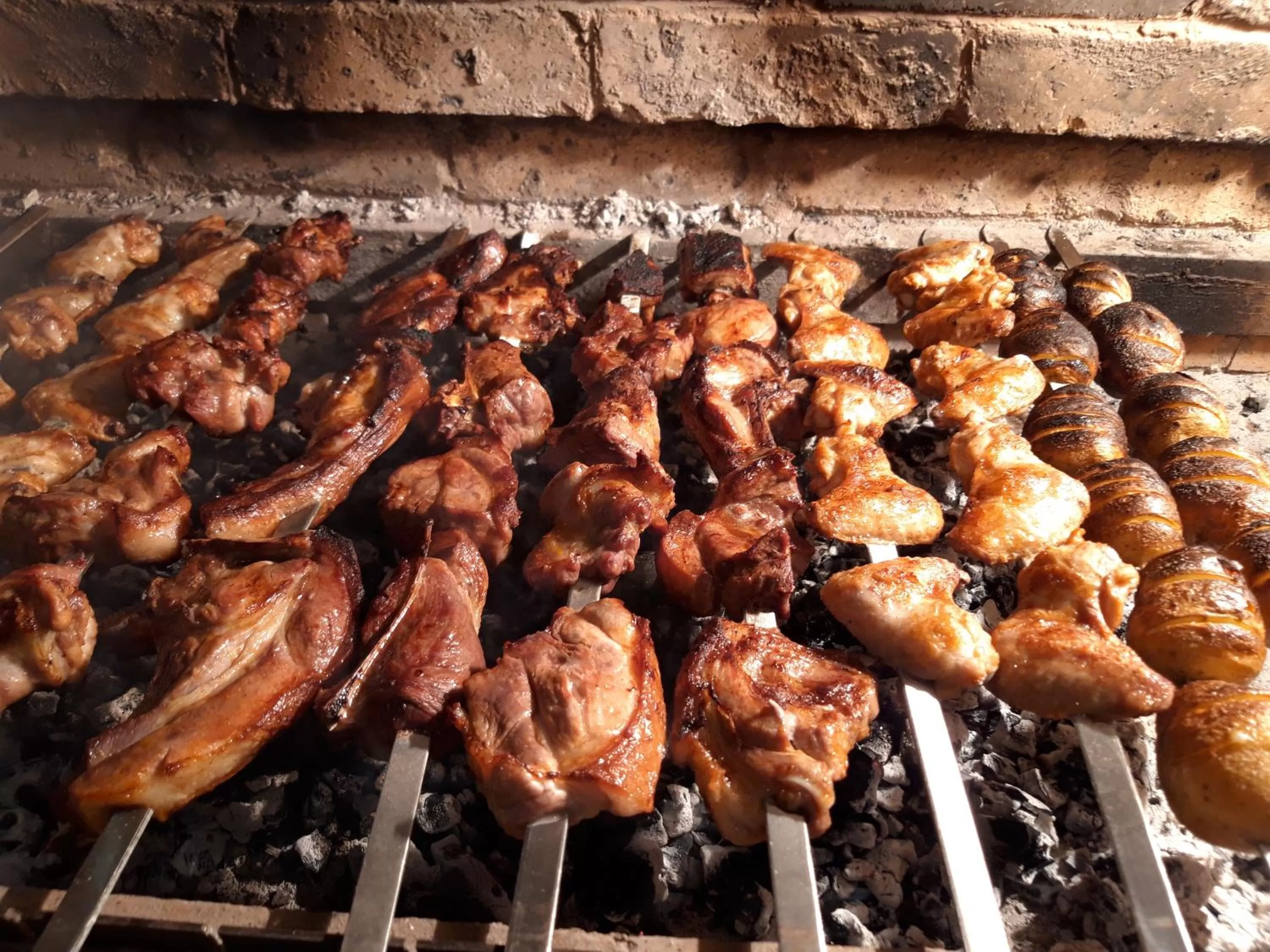 BBQ facilities in Kirch Hotel & Restaurant