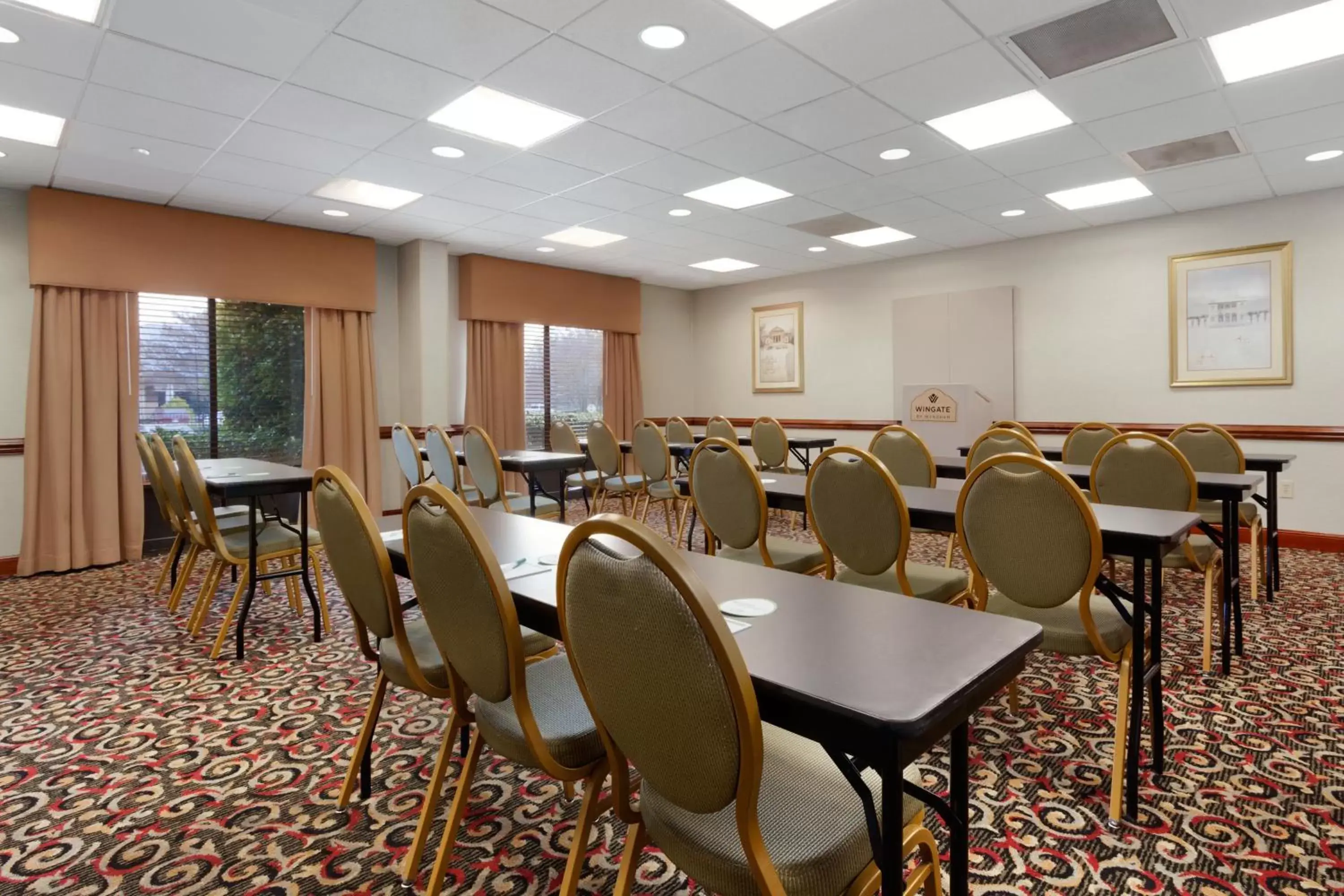 Business facilities, Restaurant/Places to Eat in Wingate by Wyndham - Charlotte Airport South I-77 at Tyvola