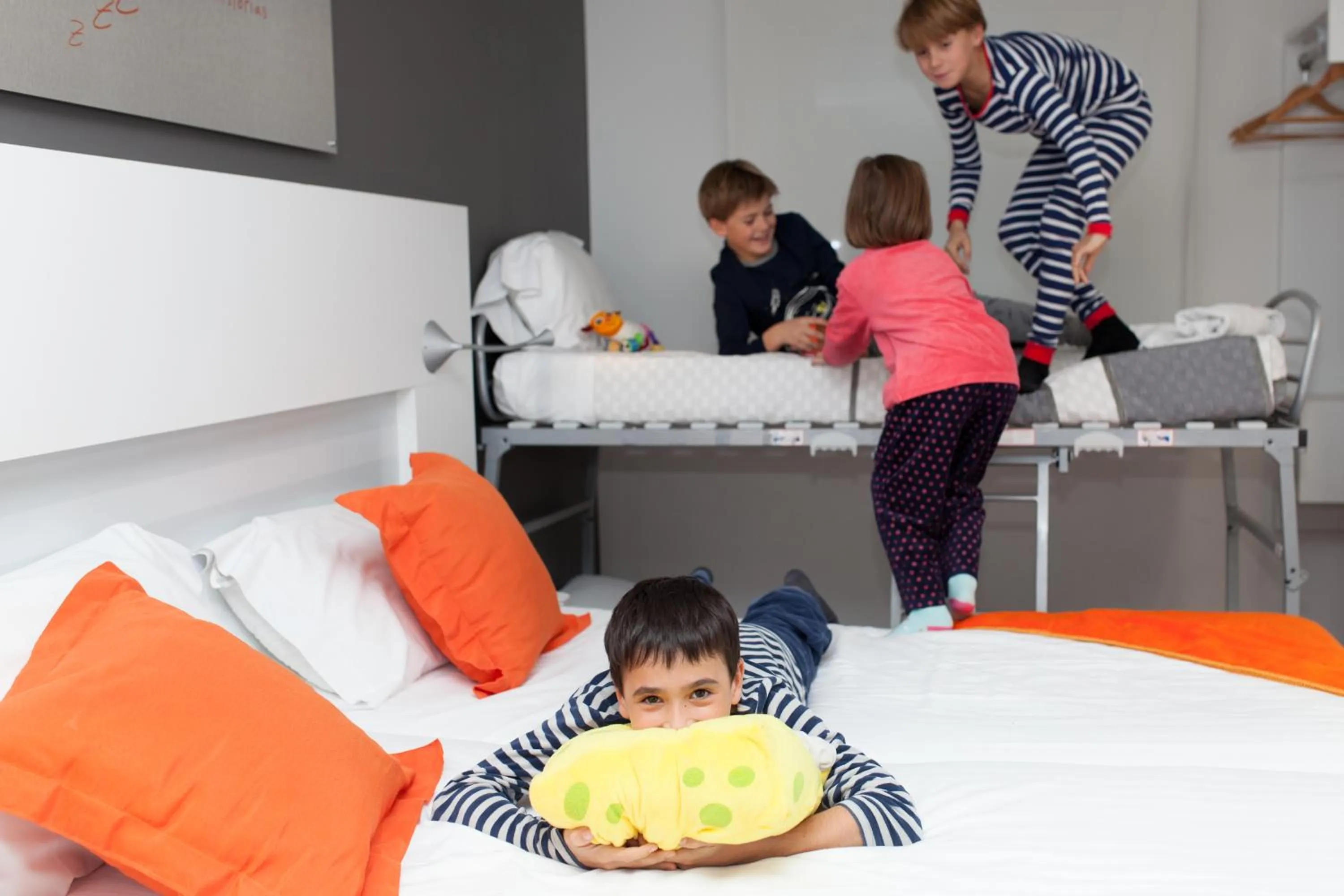 Family Room (2 Adults + 2 Children) in Hotel Bed4U Pamplona