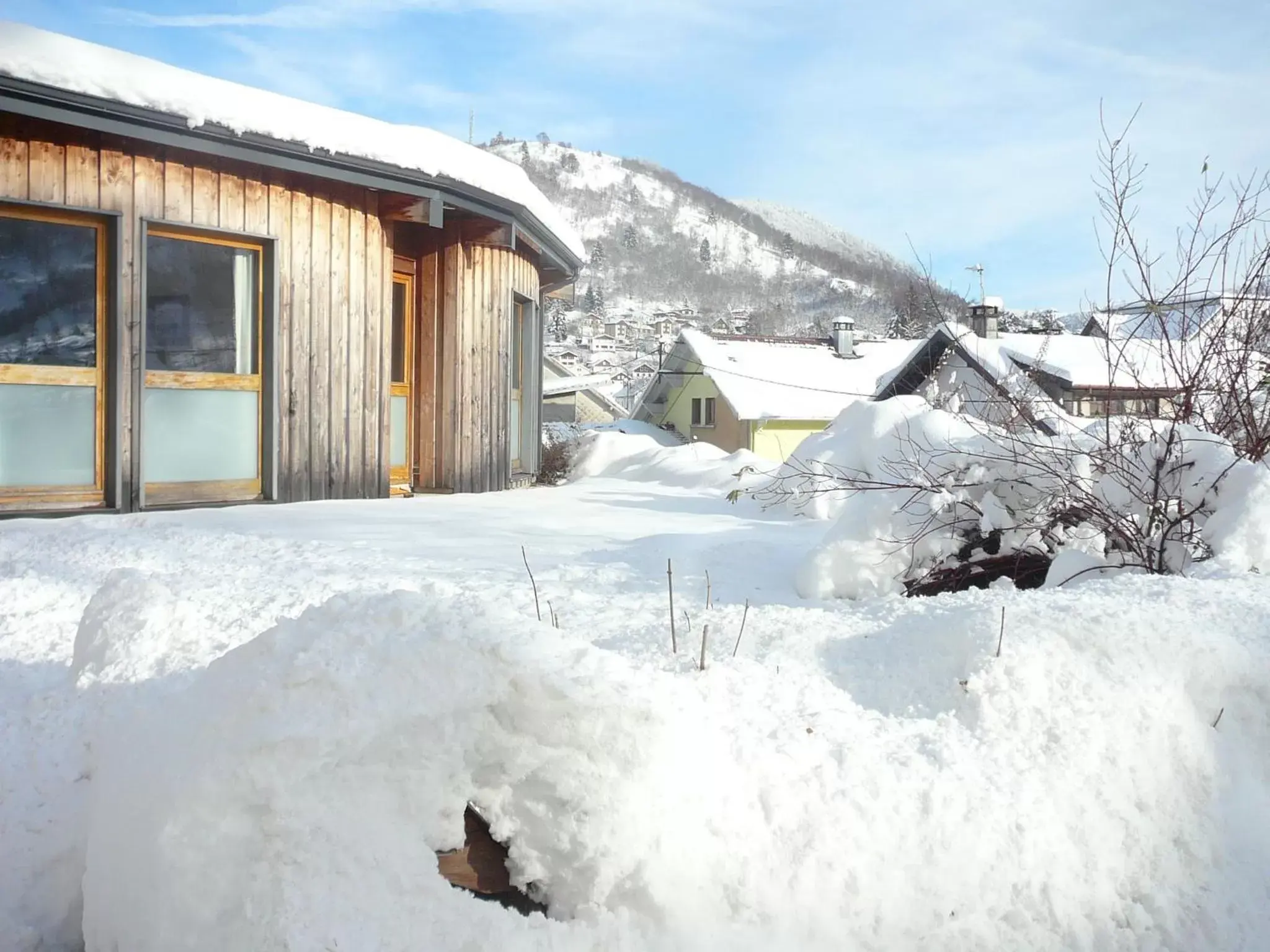 Facade/entrance, Winter in La Demeure des 2 Trésors