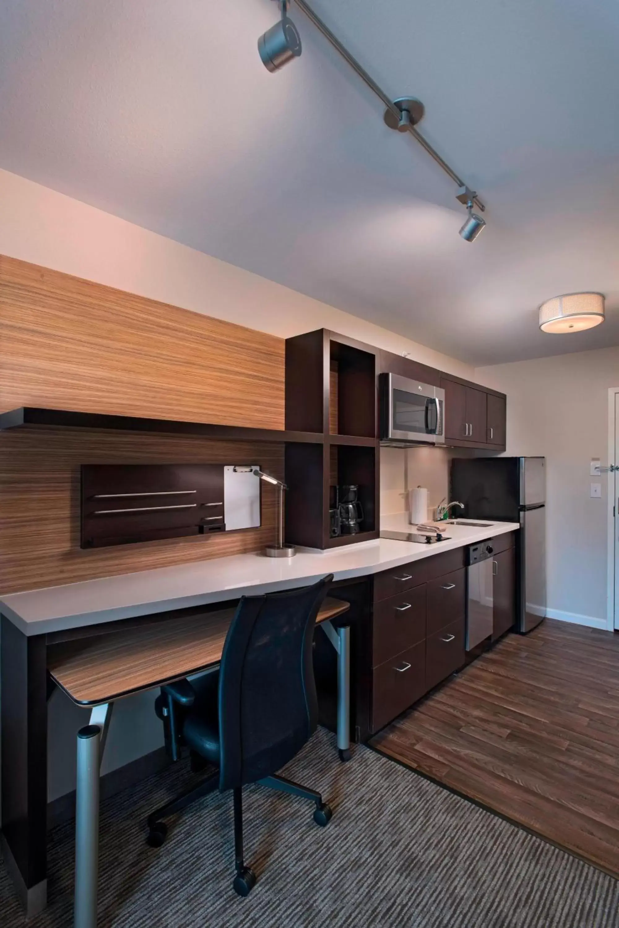 Photo of the whole room, Kitchen/Kitchenette in TownePlace Suites by Marriott Slidell