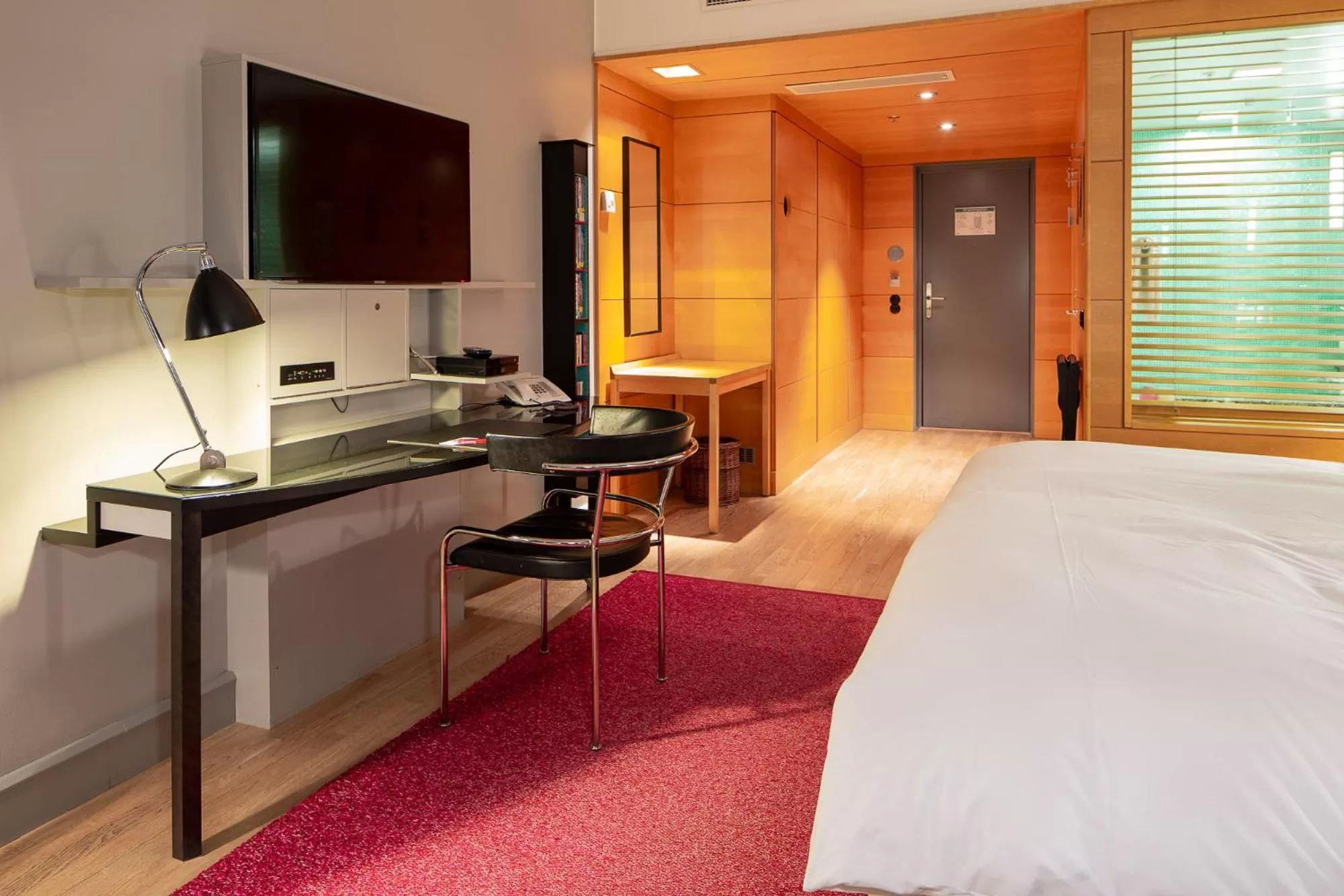 TV and multimedia, Bed in Hotel Rival