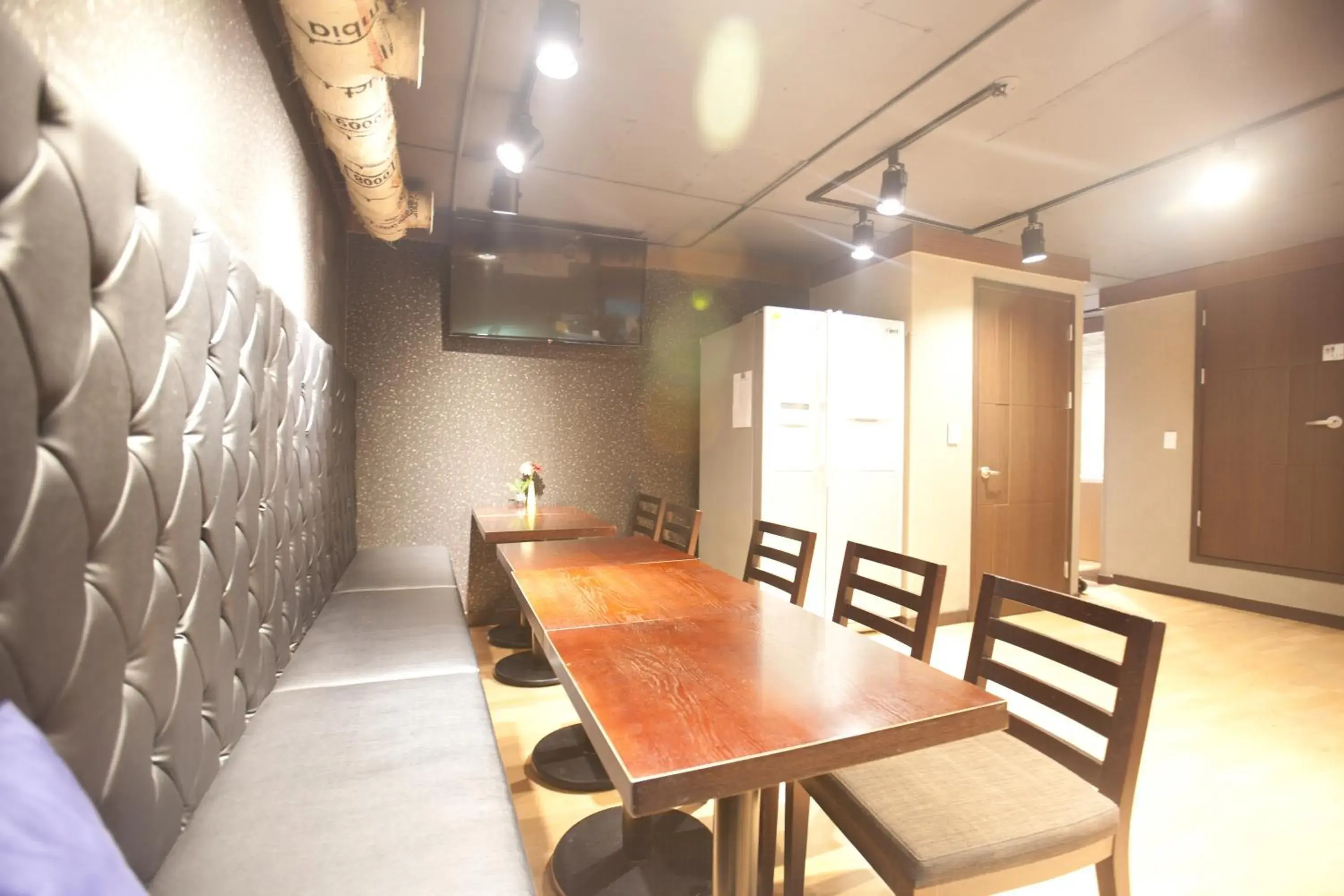Restaurant/places to eat, Dining Area in Ryu Guest House Gangnam
