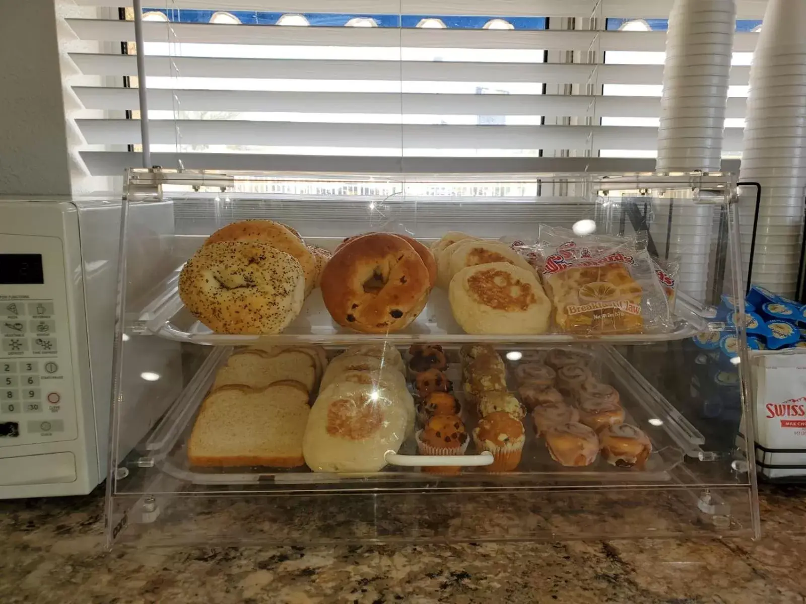 Buffet breakfast, Food in Americas Choice Inn & Suites