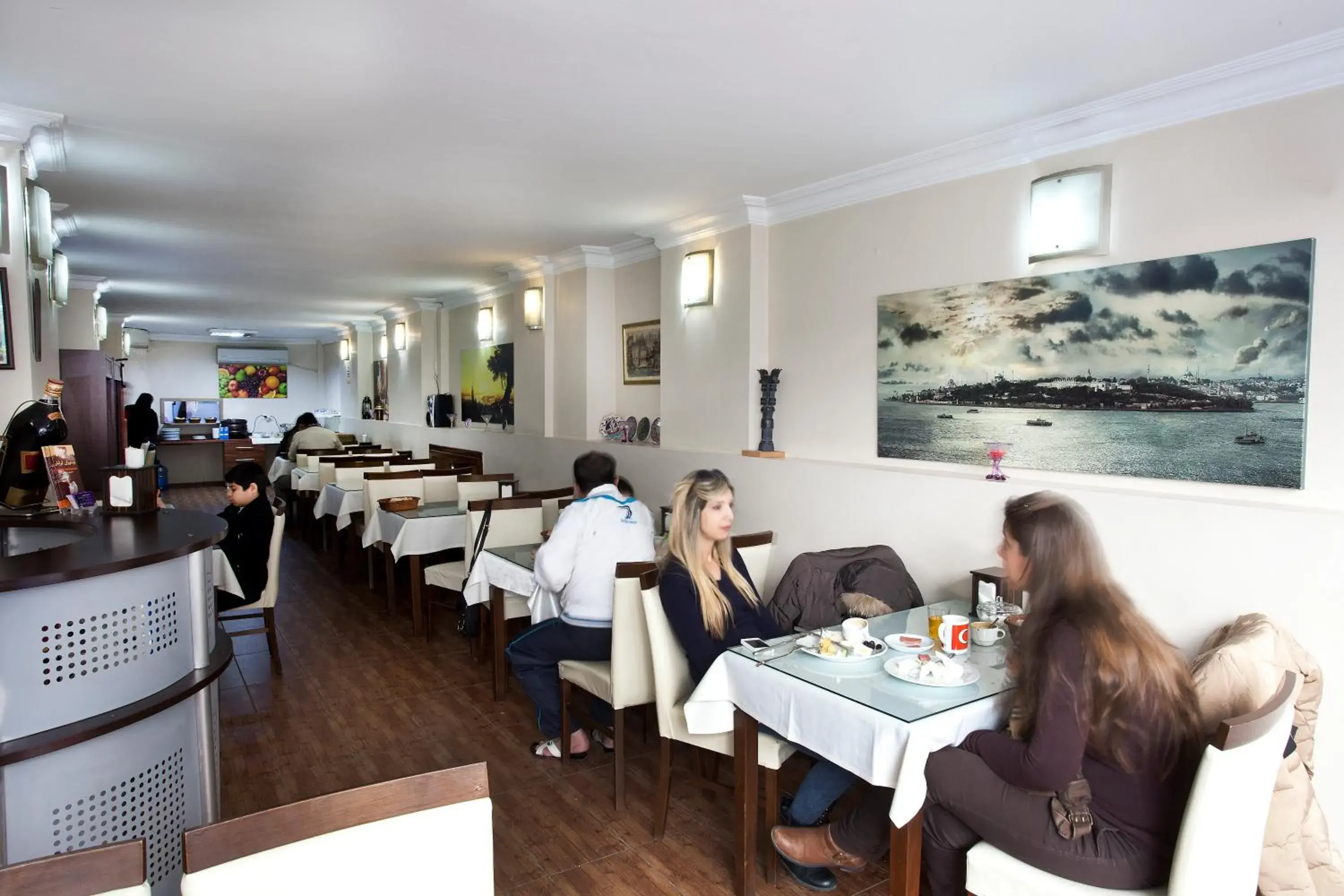 Restaurant/Places to Eat in Grand Zentrum Hotel