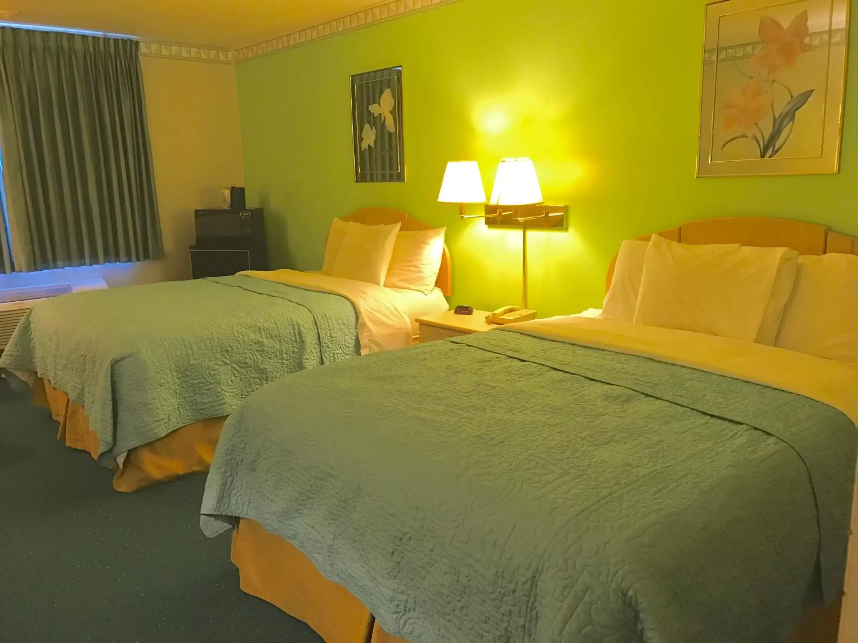 Bed in Americas Best Value Inn & Suites - Bluffton