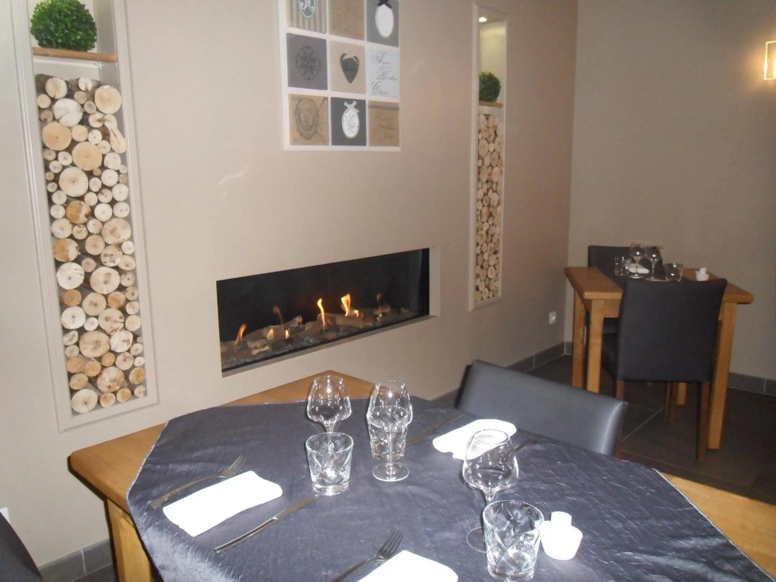 Restaurant/places to eat in Logis Hôtel Burnichon