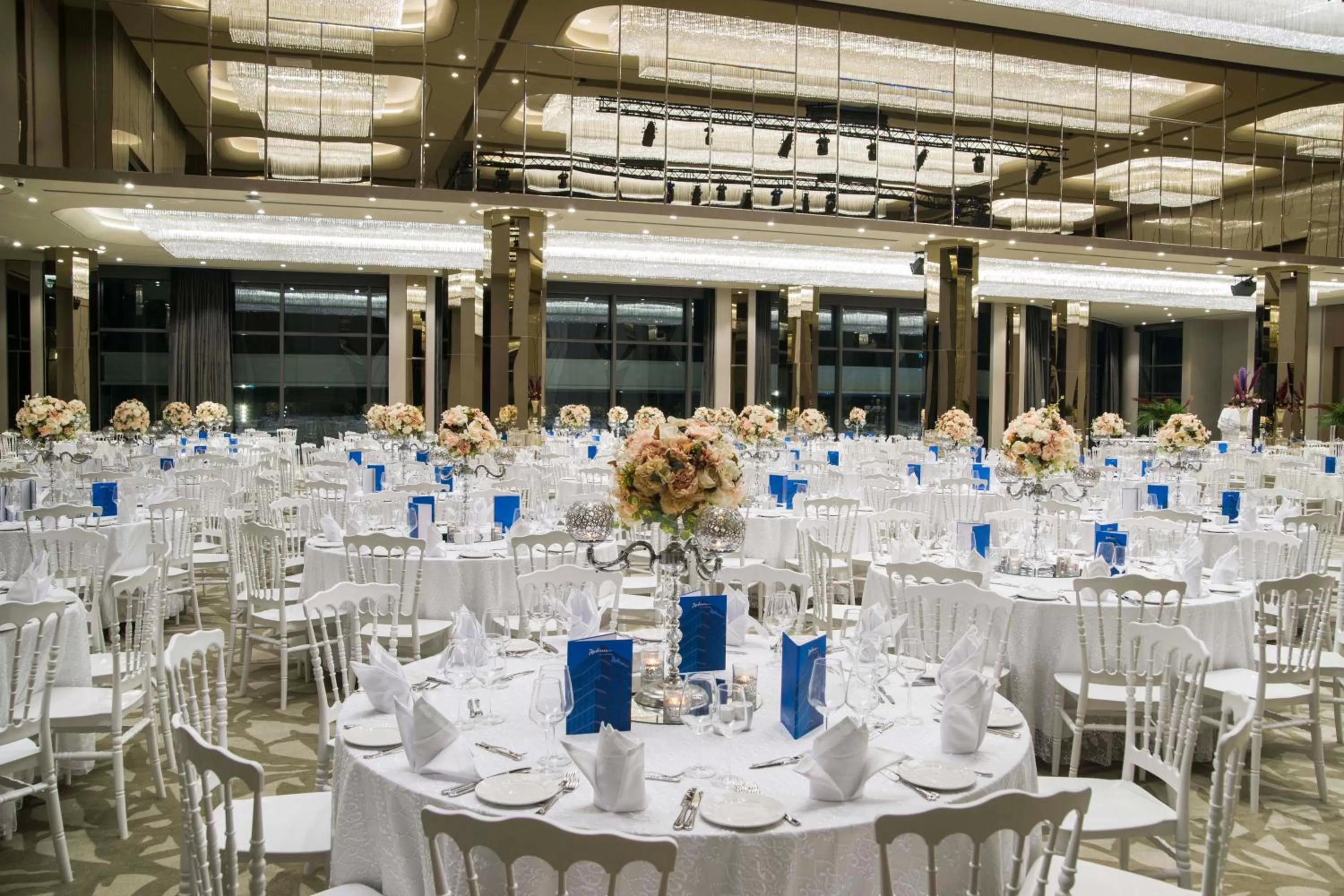 Entertainment in Radisson Collection Hotel, Vadistanbul