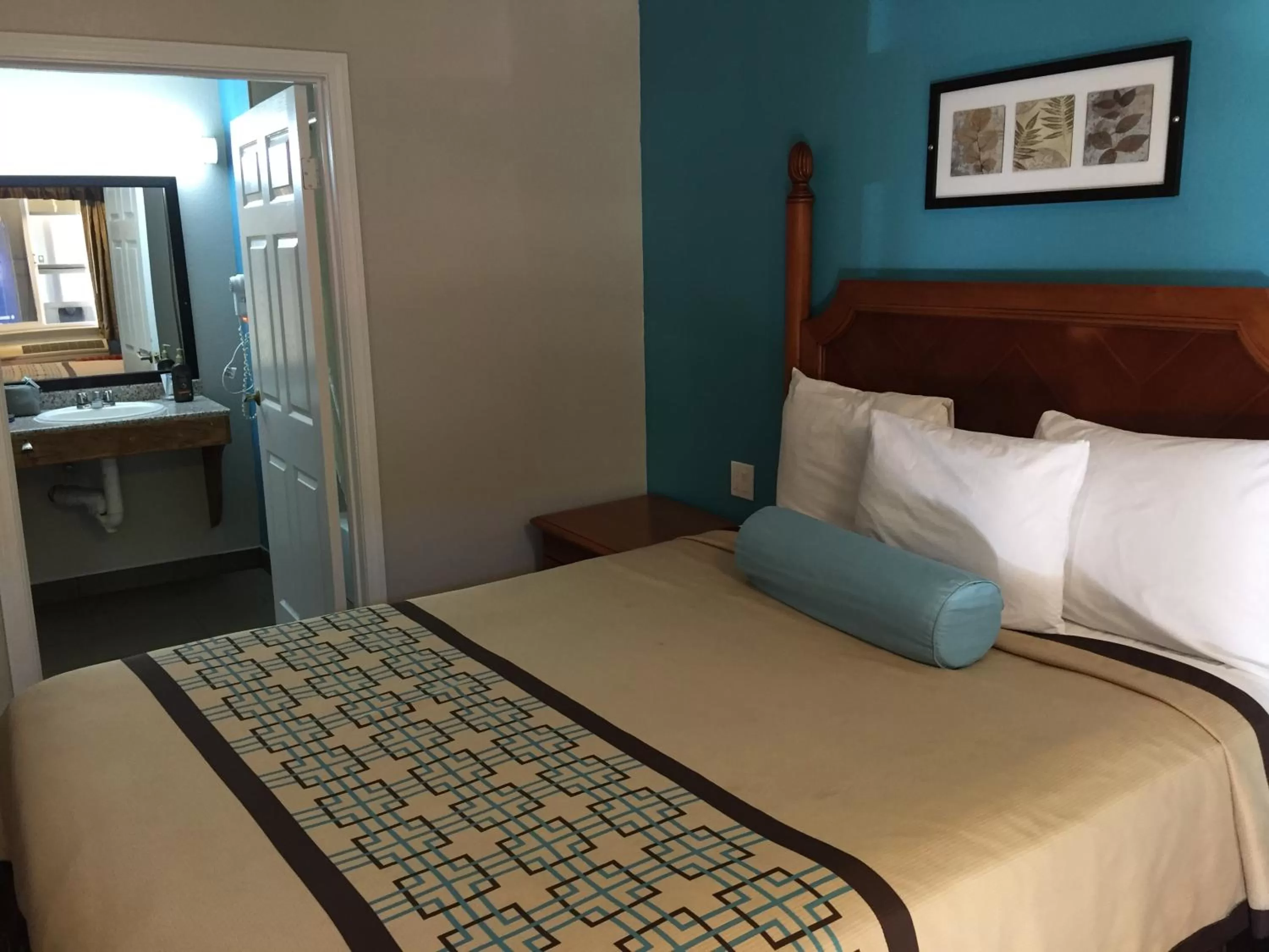 Bed in Continental Lodge