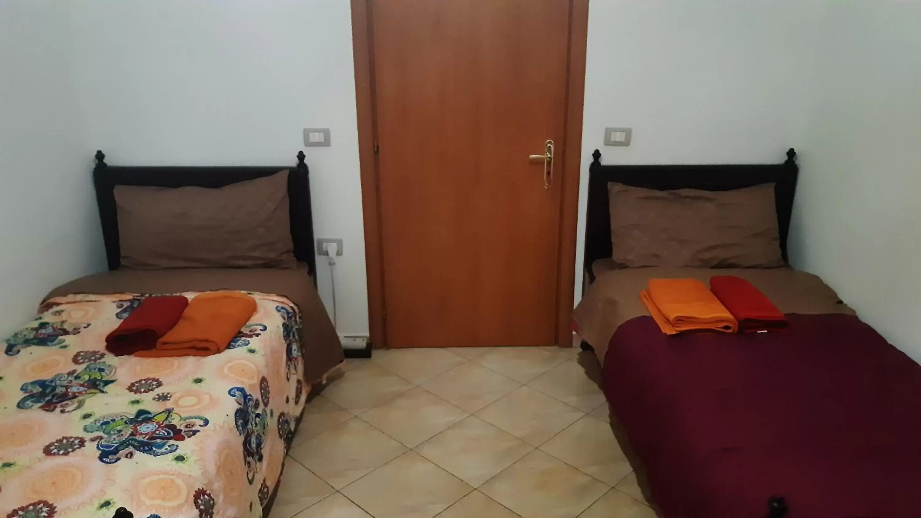 Twin Room with Balcony in Home Sweet Home - Guest House Twin Room with Balcony in Home Sweet Home - Guest House