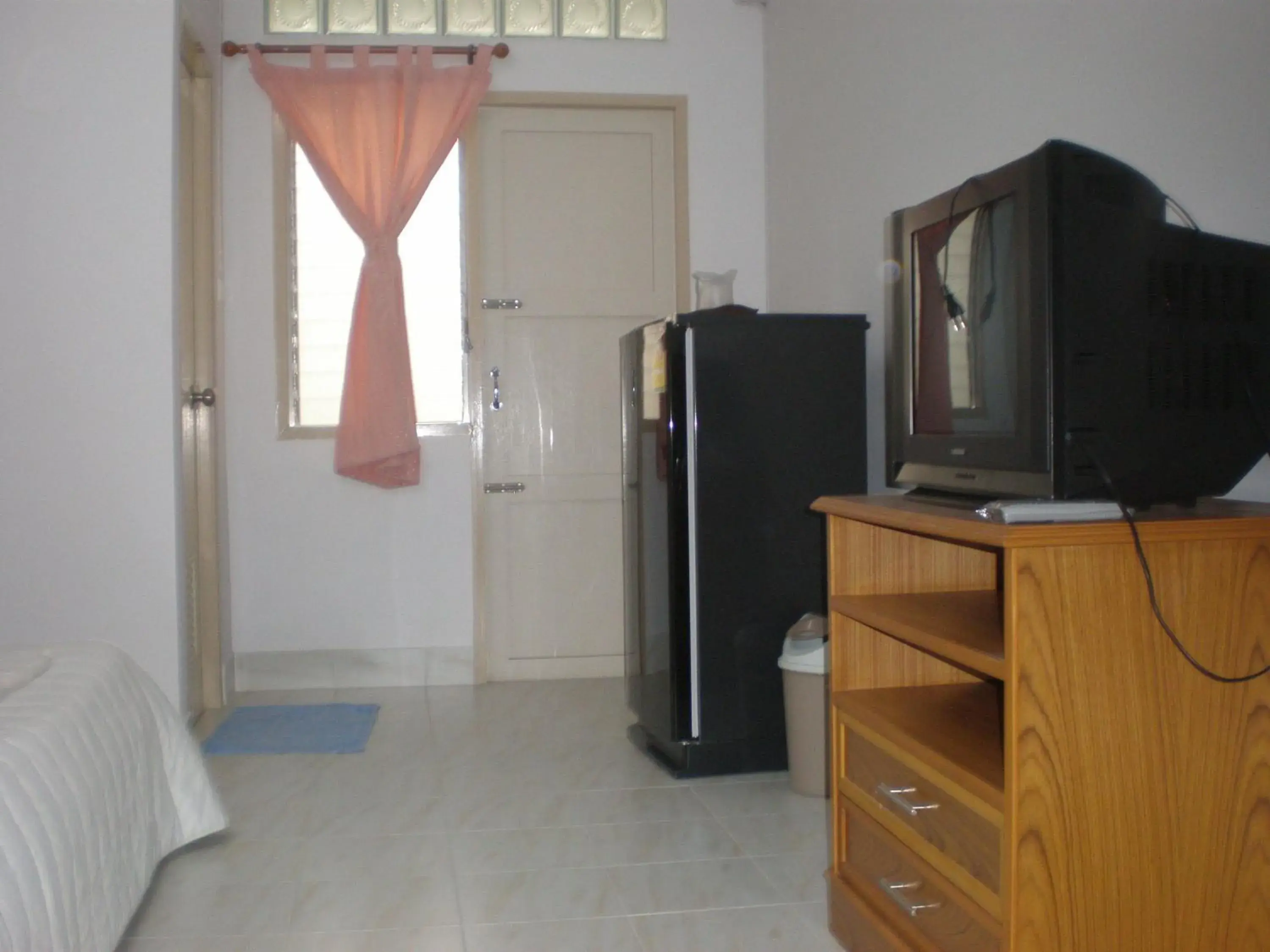 TV/Entertainment Center in Thana Place Charunsanitwong 34