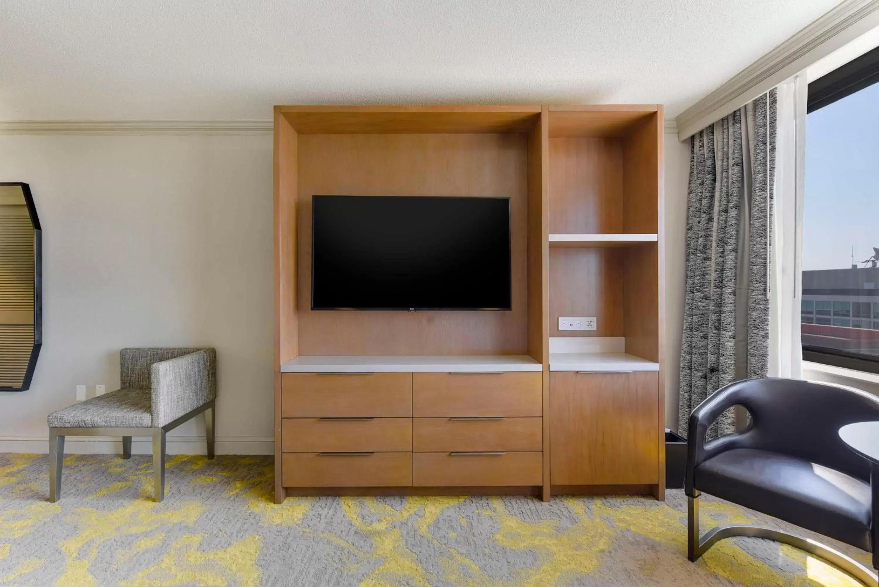 Bedroom, TV/Entertainment Center in Hilton Washington DC Capitol Hill