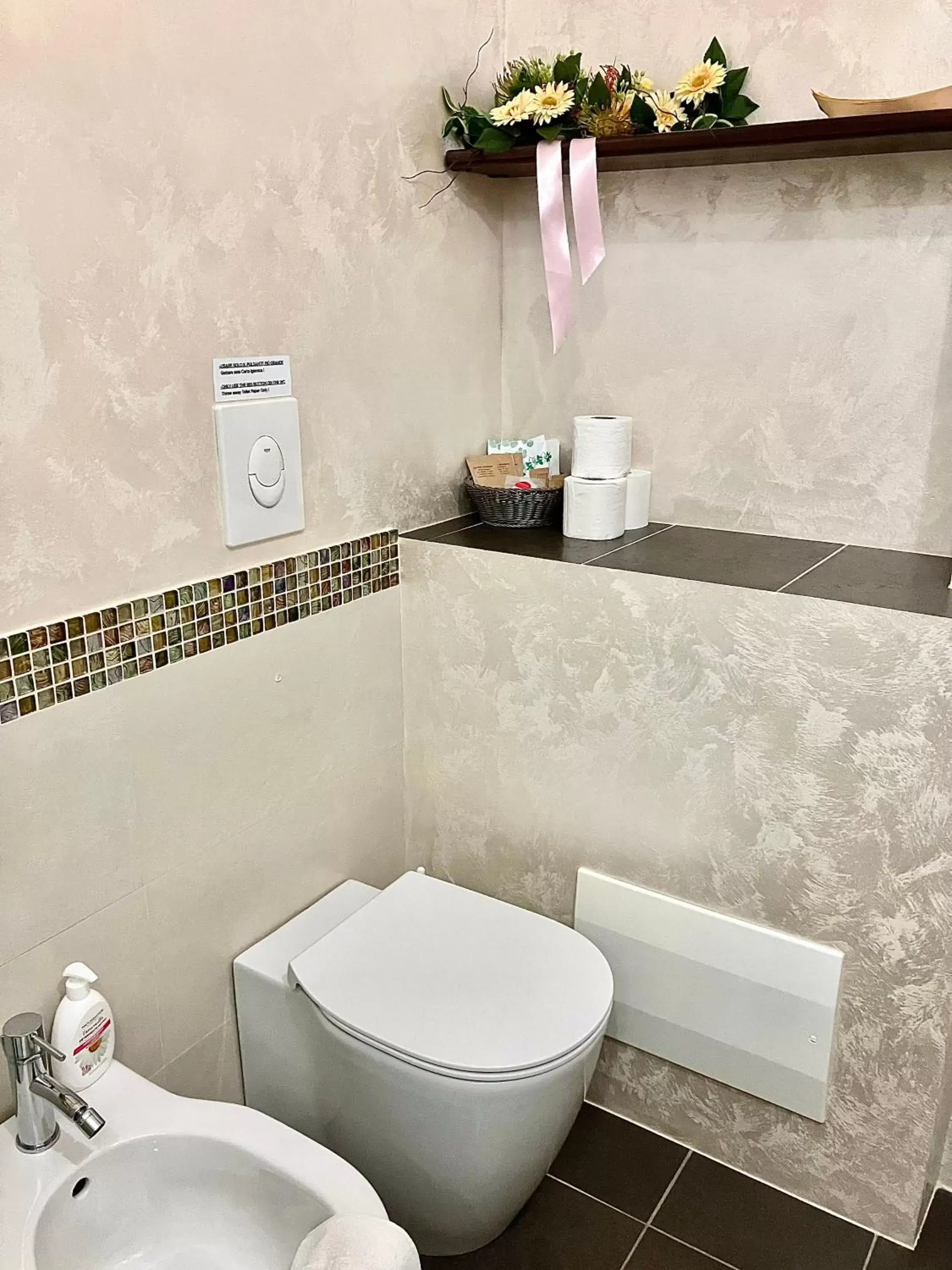 Toilet, Bathroom in B&B Desenzano Paradise
