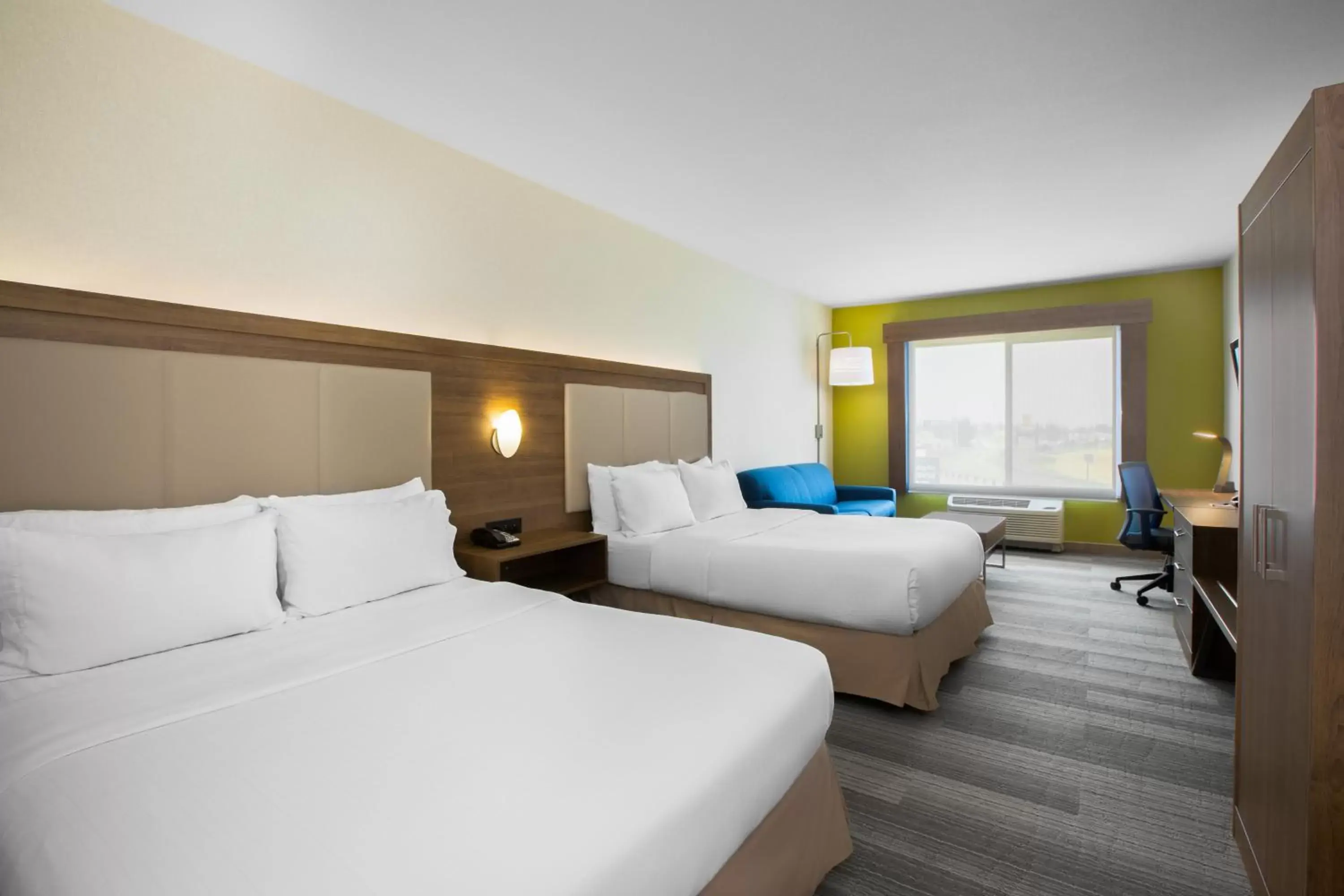 Photo of the whole room, Bed in Holiday Inn Express Hotel & Suites Ontario, an IHG Hotel