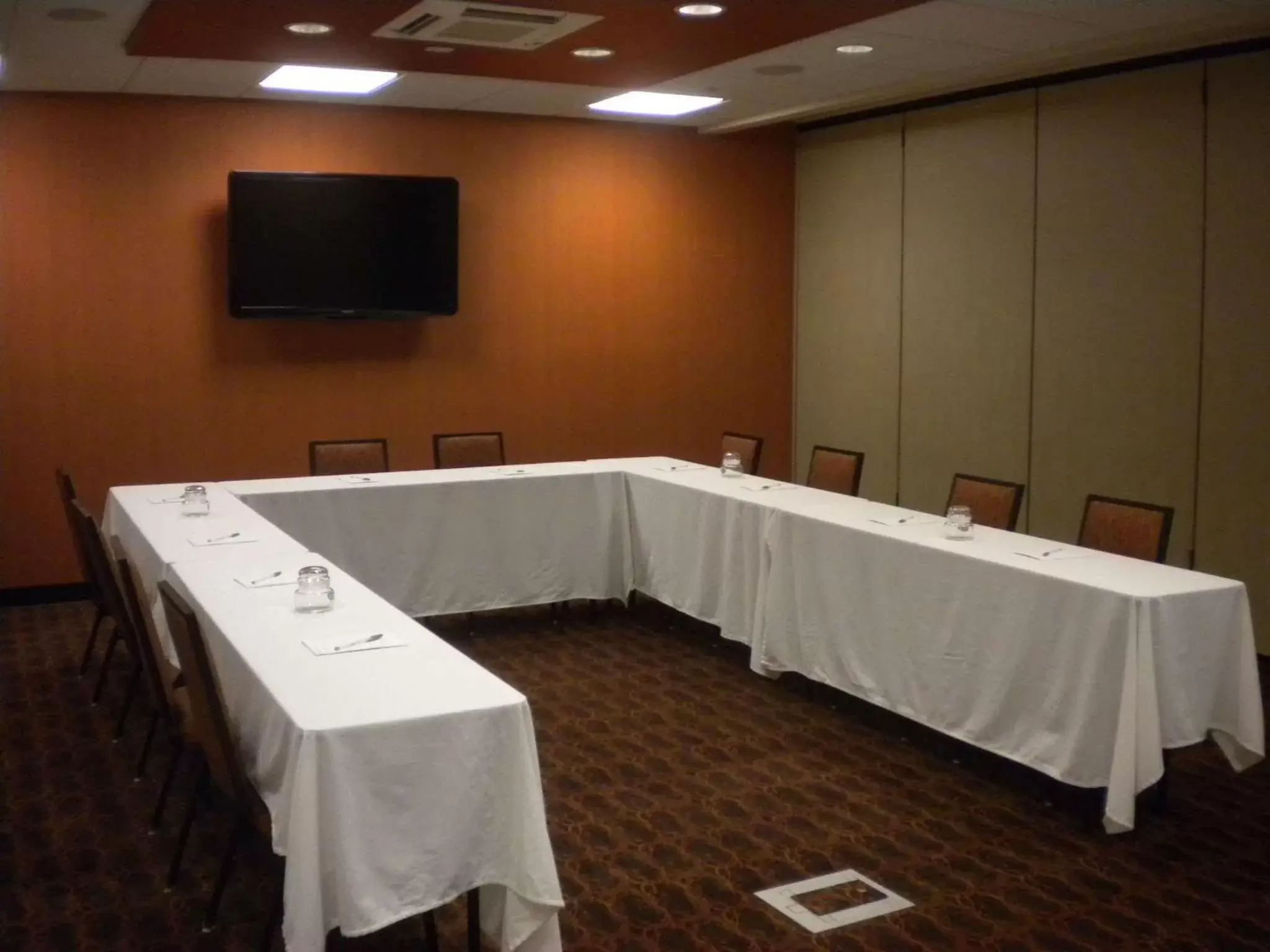 Meeting/conference room in Hampton Inn & Suites Cincinnati / Uptown - University Area