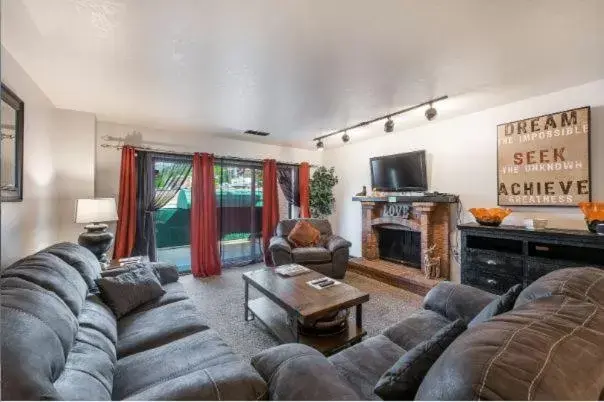 4 Bedroom Condominium in Shadow Ridge by All Seasons Resort Lodging 4 Bedroom Condominium in Shadow Ridge by All Seasons Resort Lodging