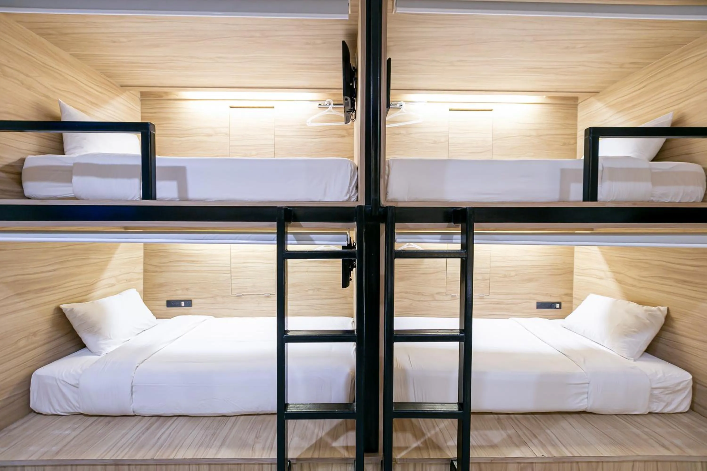 Bedroom, Bed in The Bedrooms Hostel Pattaya