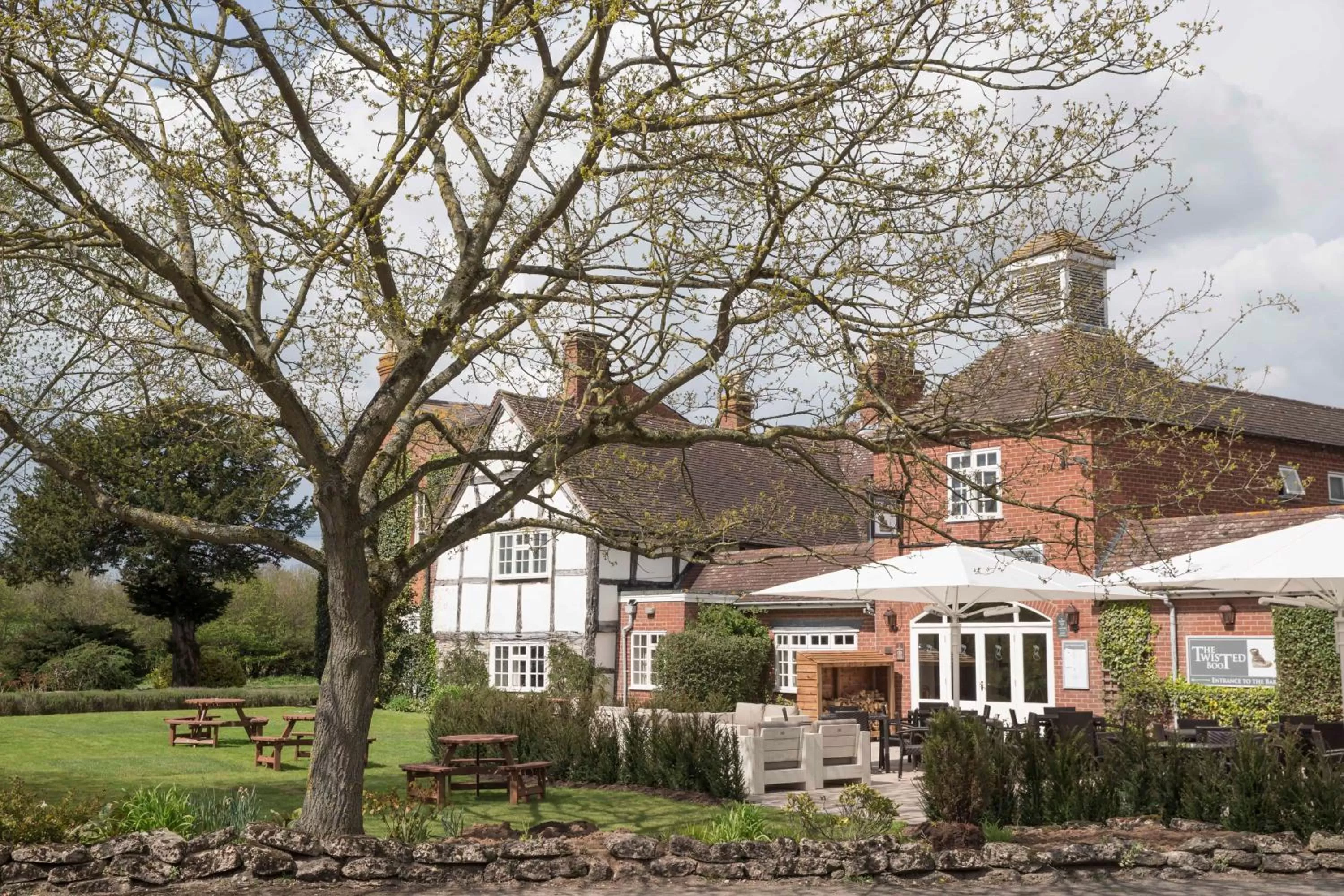 Property building in Kings Court Hotel Alcester, BW Signature Collection