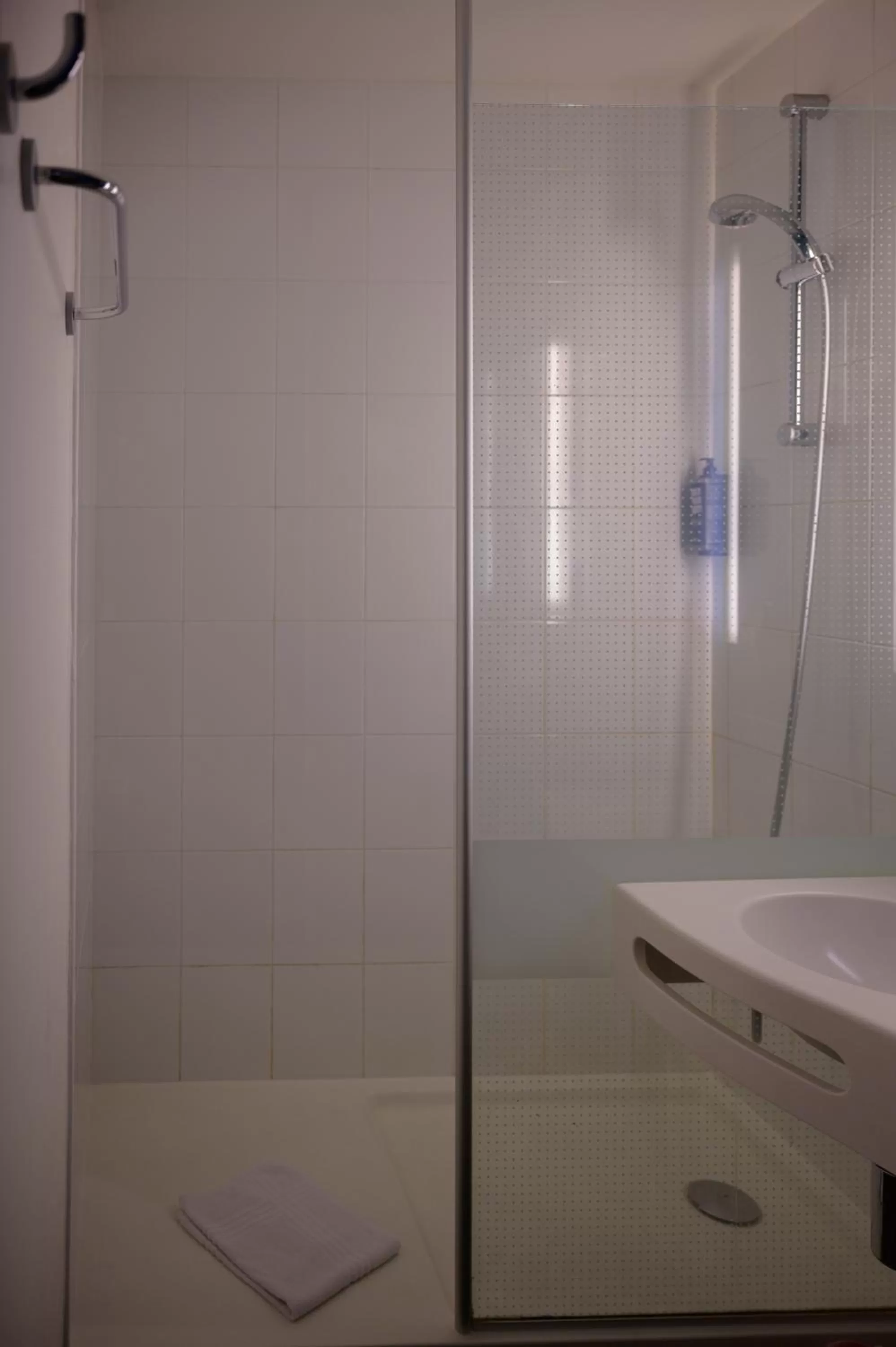 Bathroom in ibis Aix en Provence