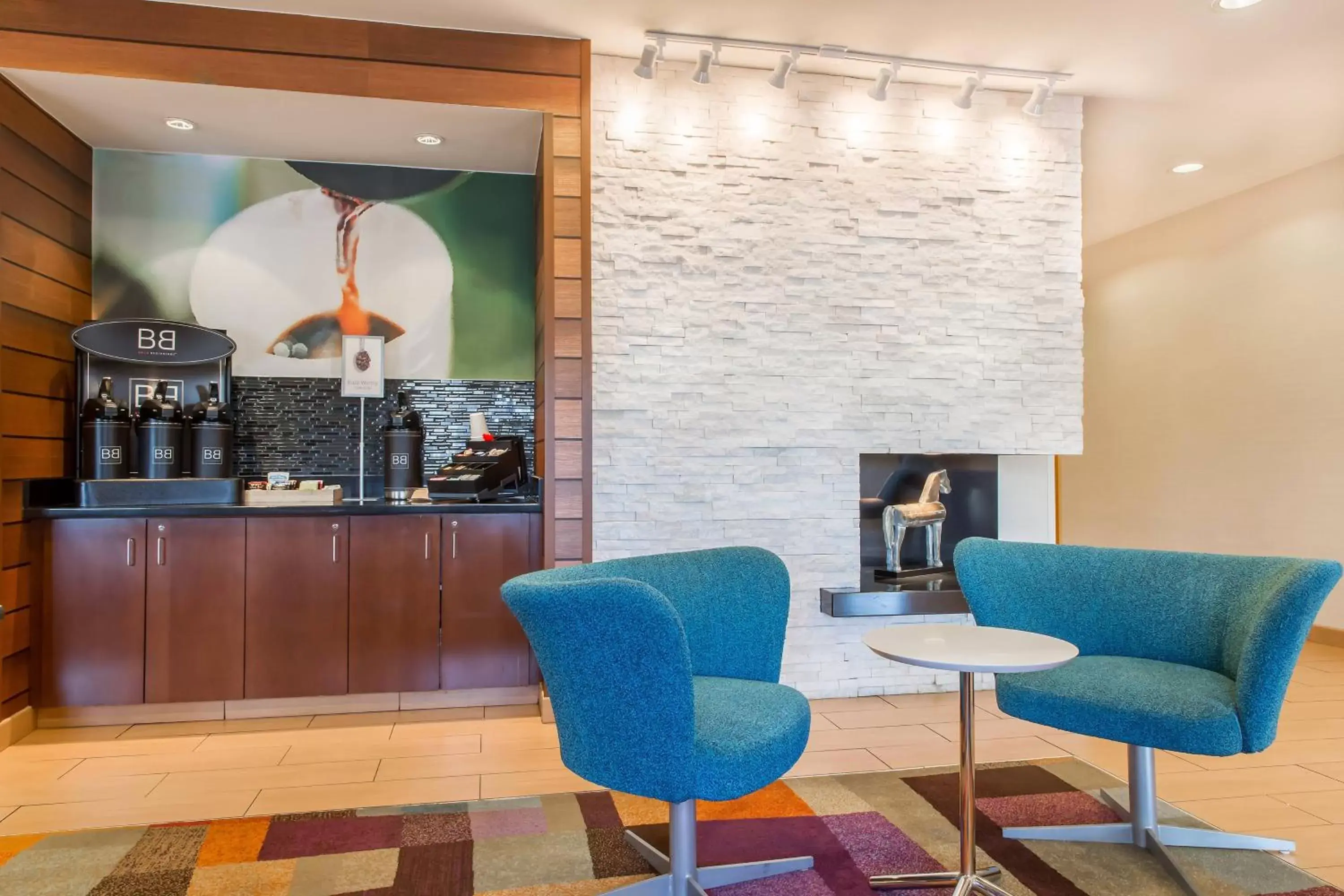 Lobby or reception, Lounge/Bar in Fairfield Inn & Suites Sioux Falls