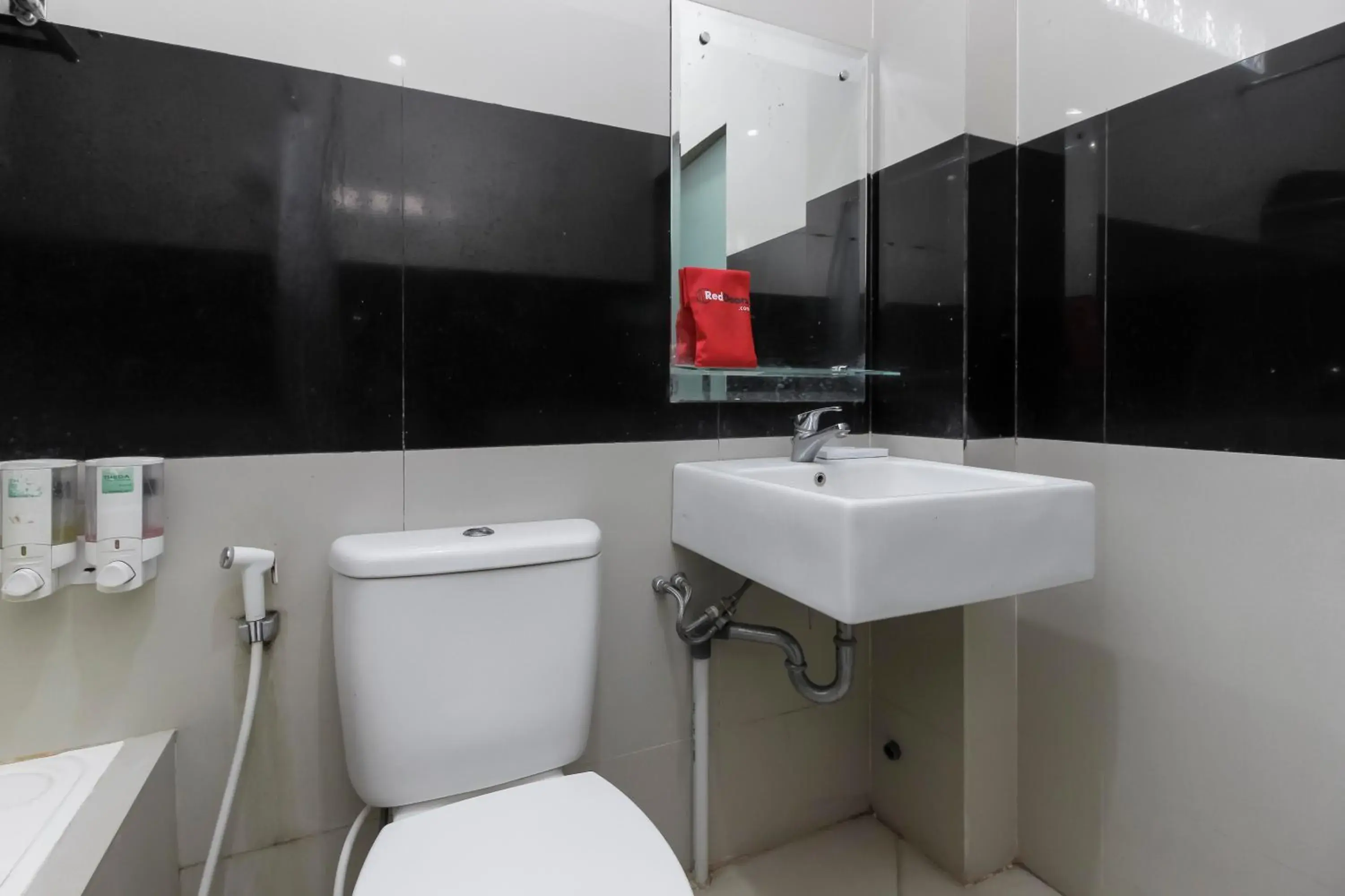 Bathroom in RedDoorz Plus @ Tuparev Cirebon