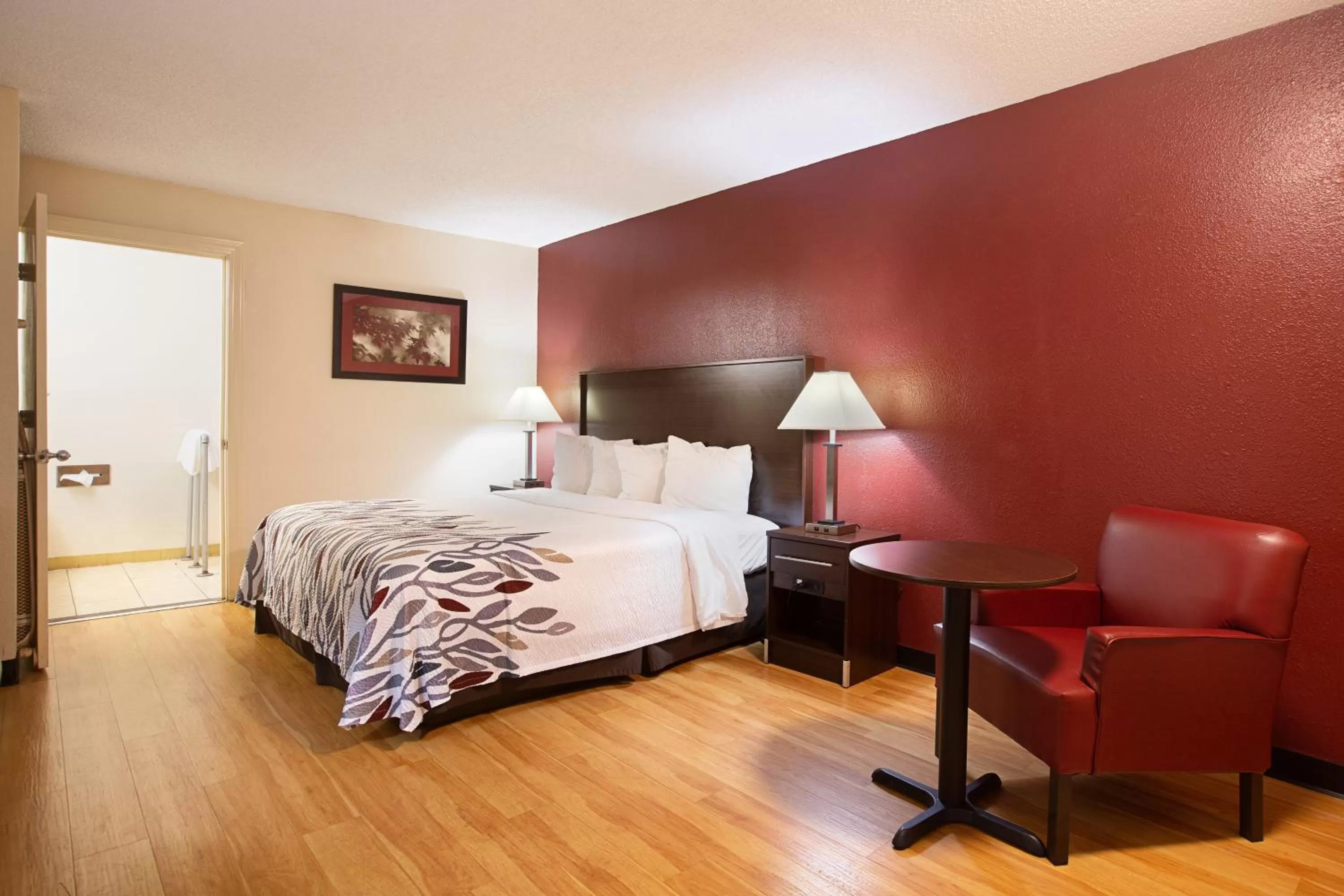 Photo of the whole room, Bed in Red Roof Inn Hardeeville