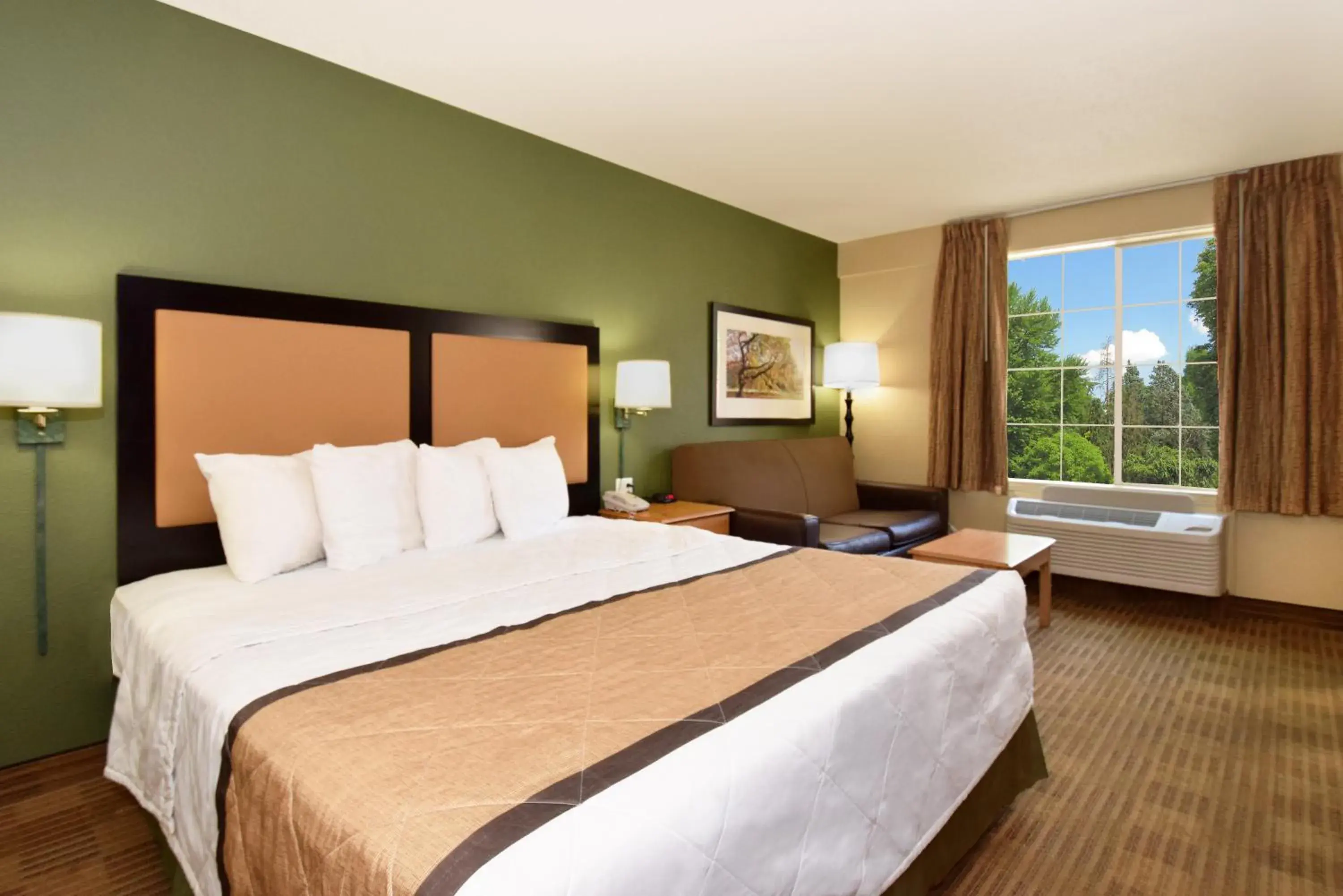 Bed in Extended Stay America Suites - Orange County - Brea