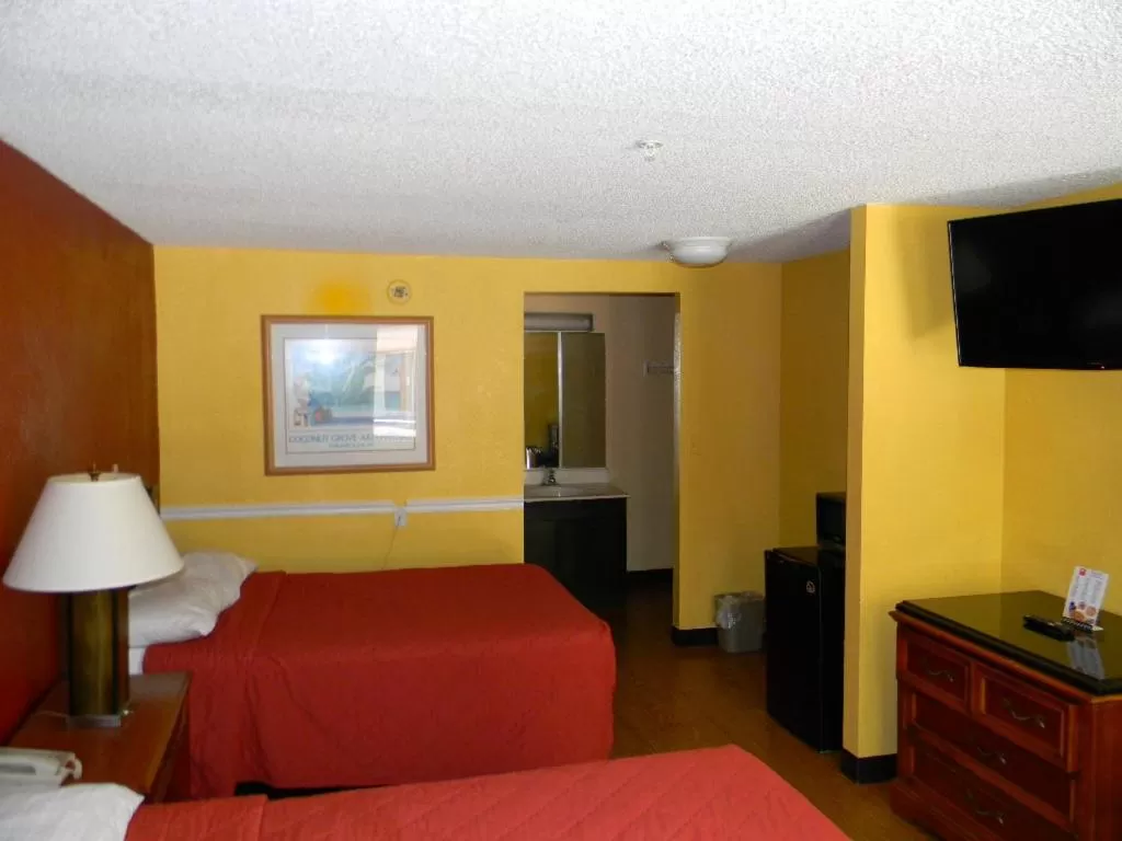 Photo of the whole room, Bed in SleepWell Stockbridge