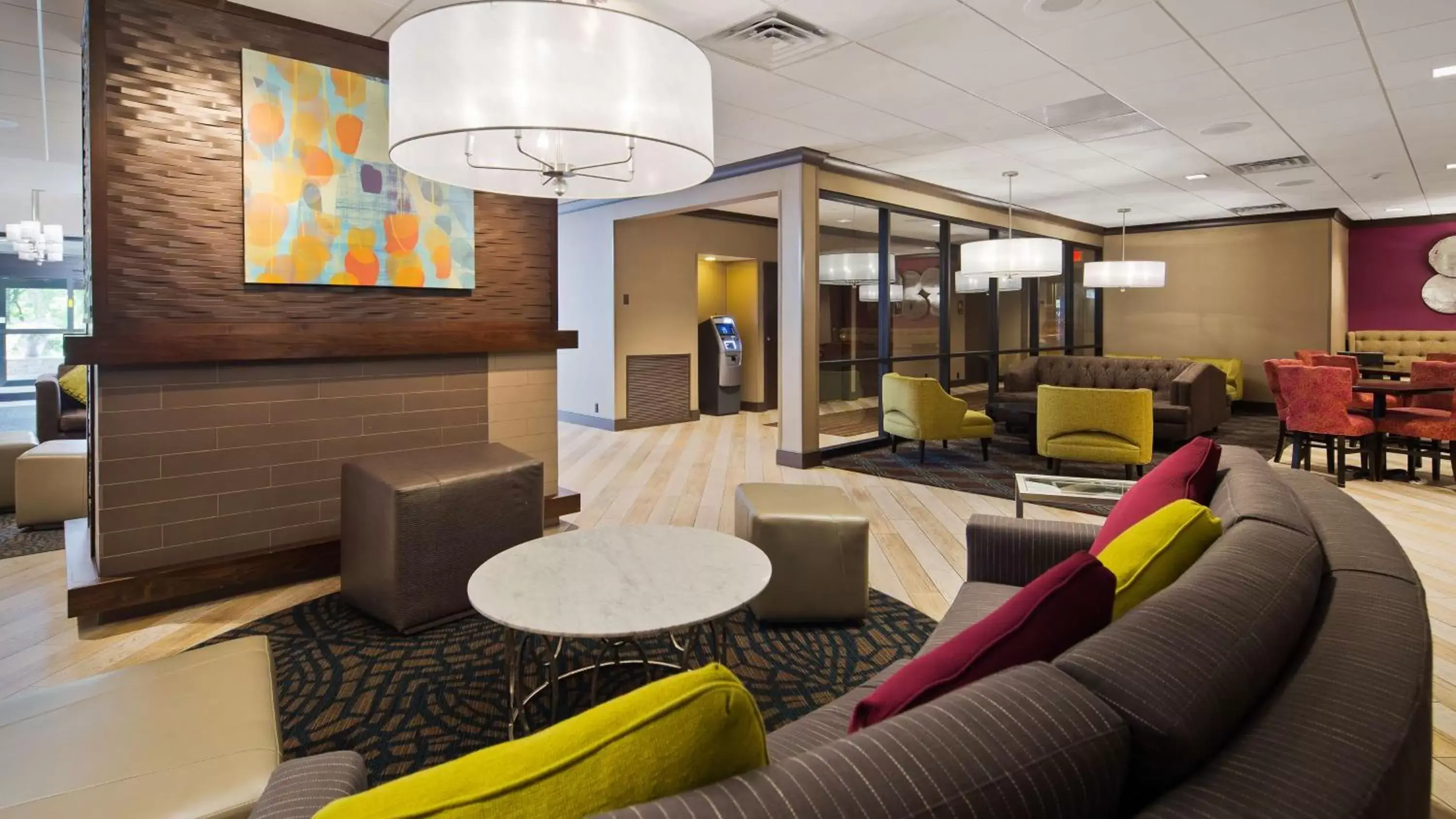 Lobby or reception, Lounge/Bar in Best Western Plus Kingston Hotel and Conference Center