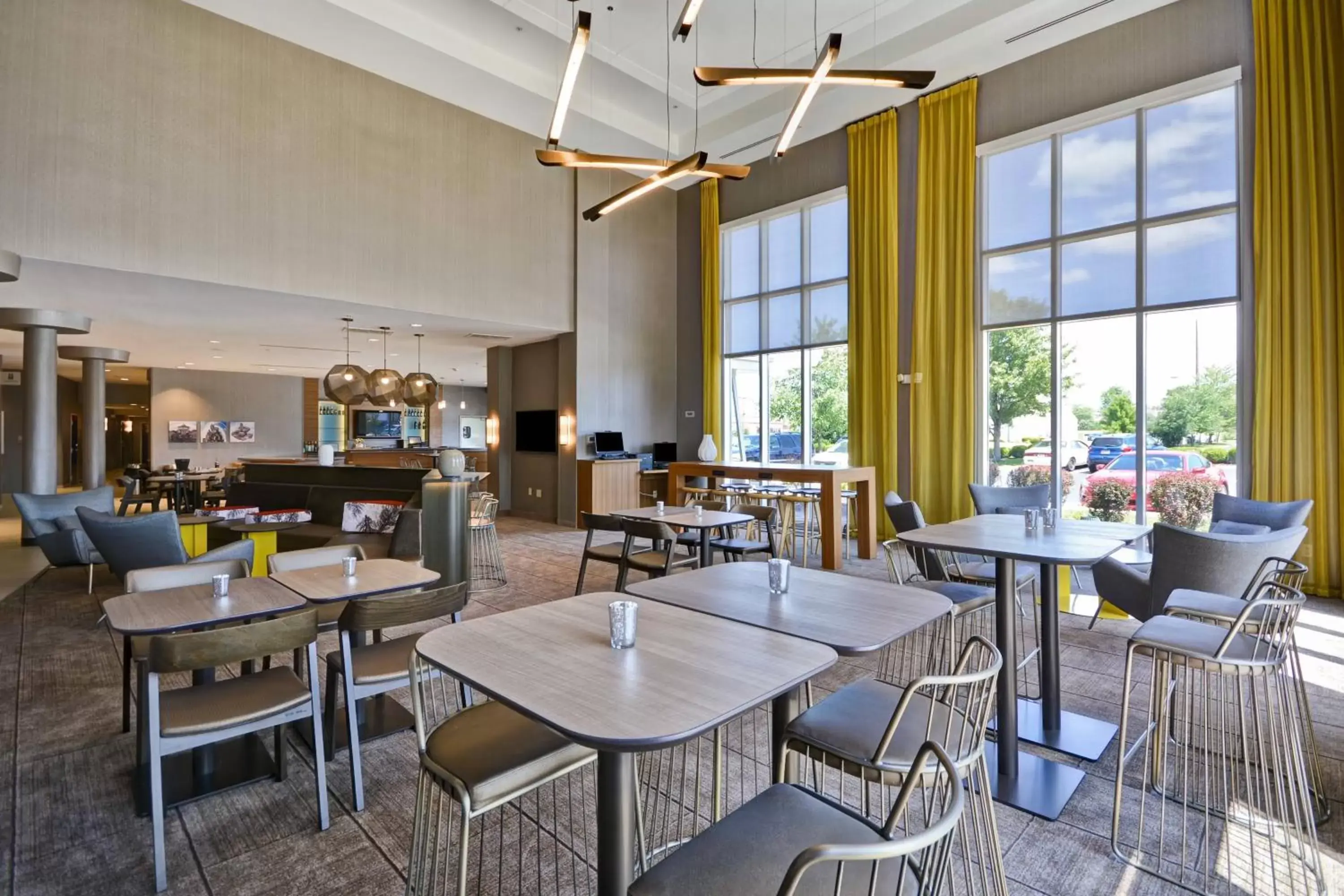 Lobby or reception, Restaurant/Places to Eat in SpringHill Suites by Marriott Indianapolis Airport/Plainfield