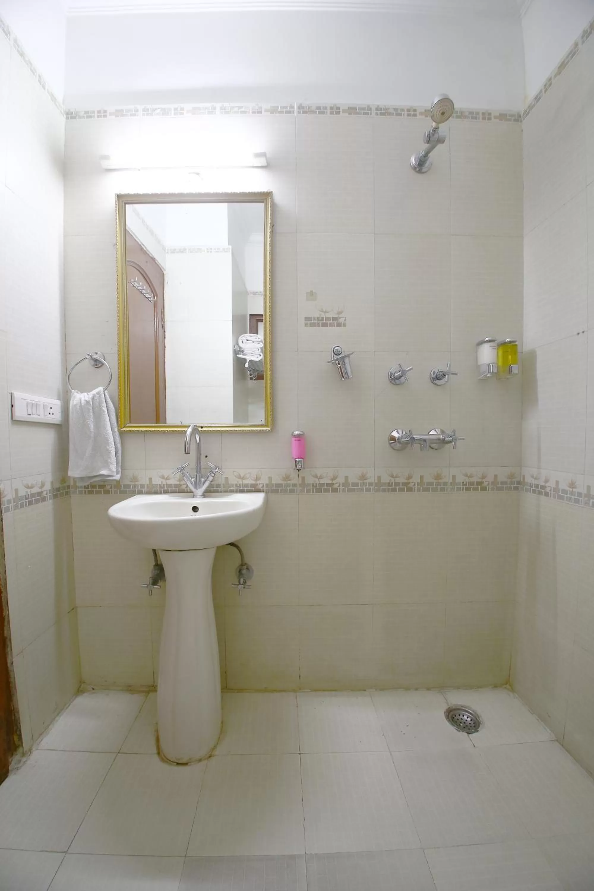 Bathroom in Hotel Diamond Plaza