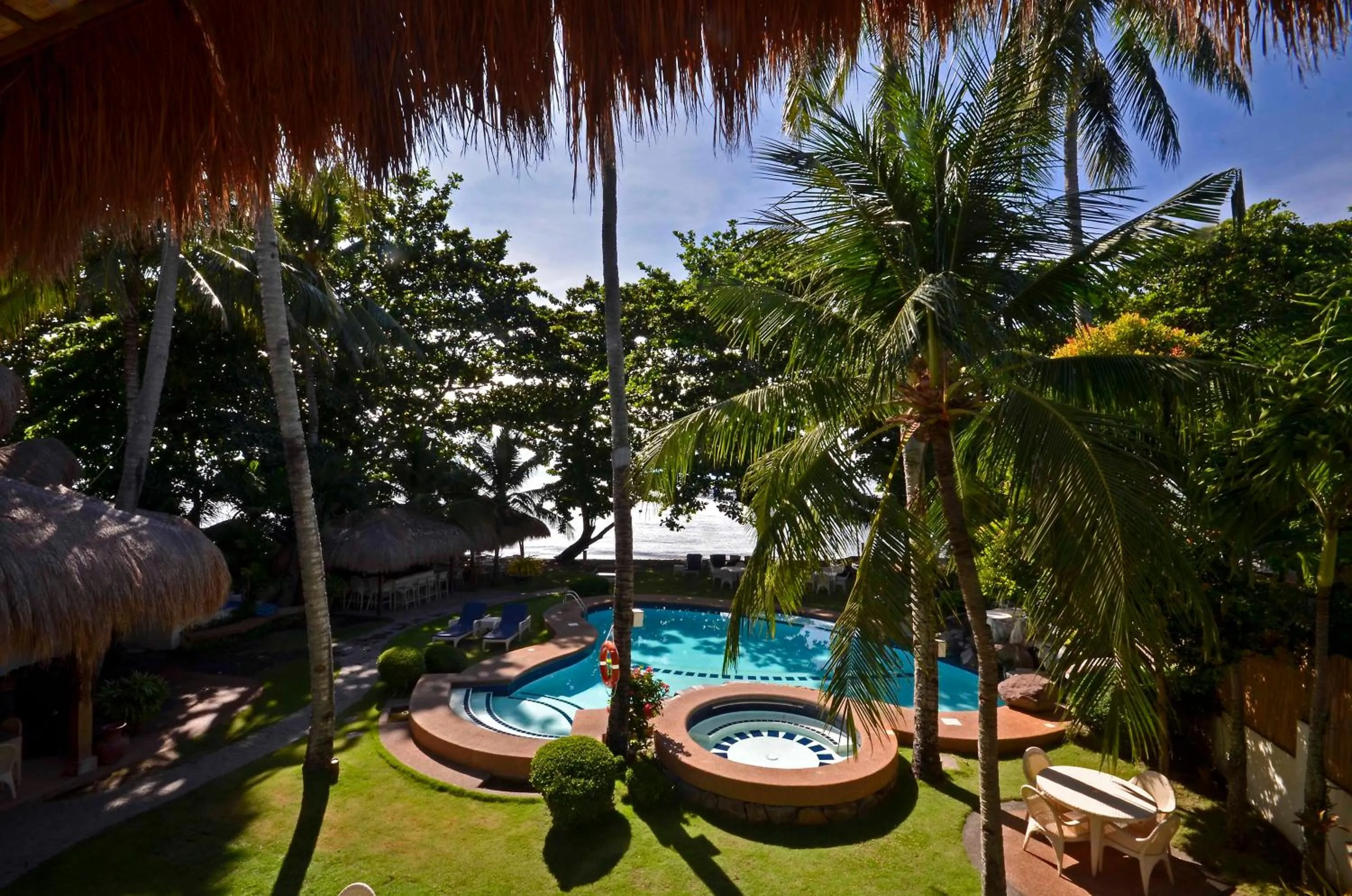 Garden in Mike's Dauin Dive Resort