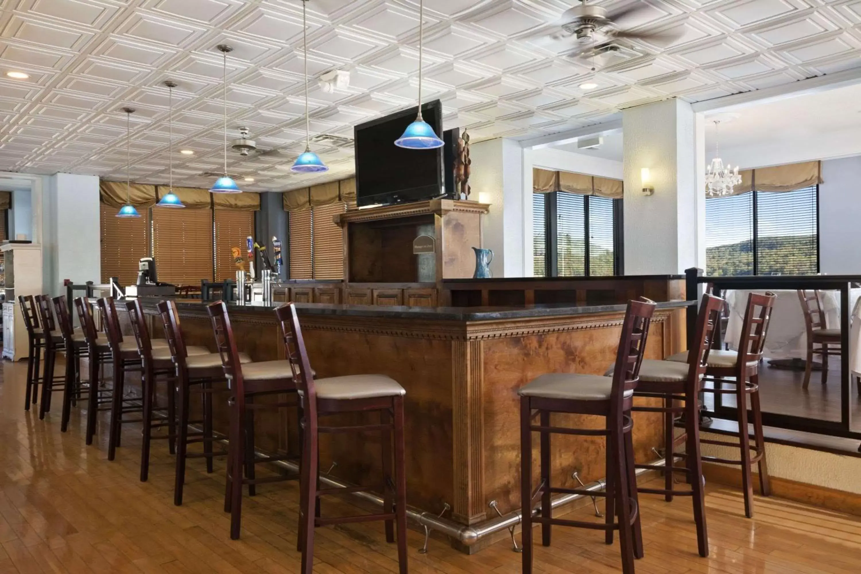 Restaurant/places to eat, Lounge/Bar in Wyndham Garden Lake Guntersville